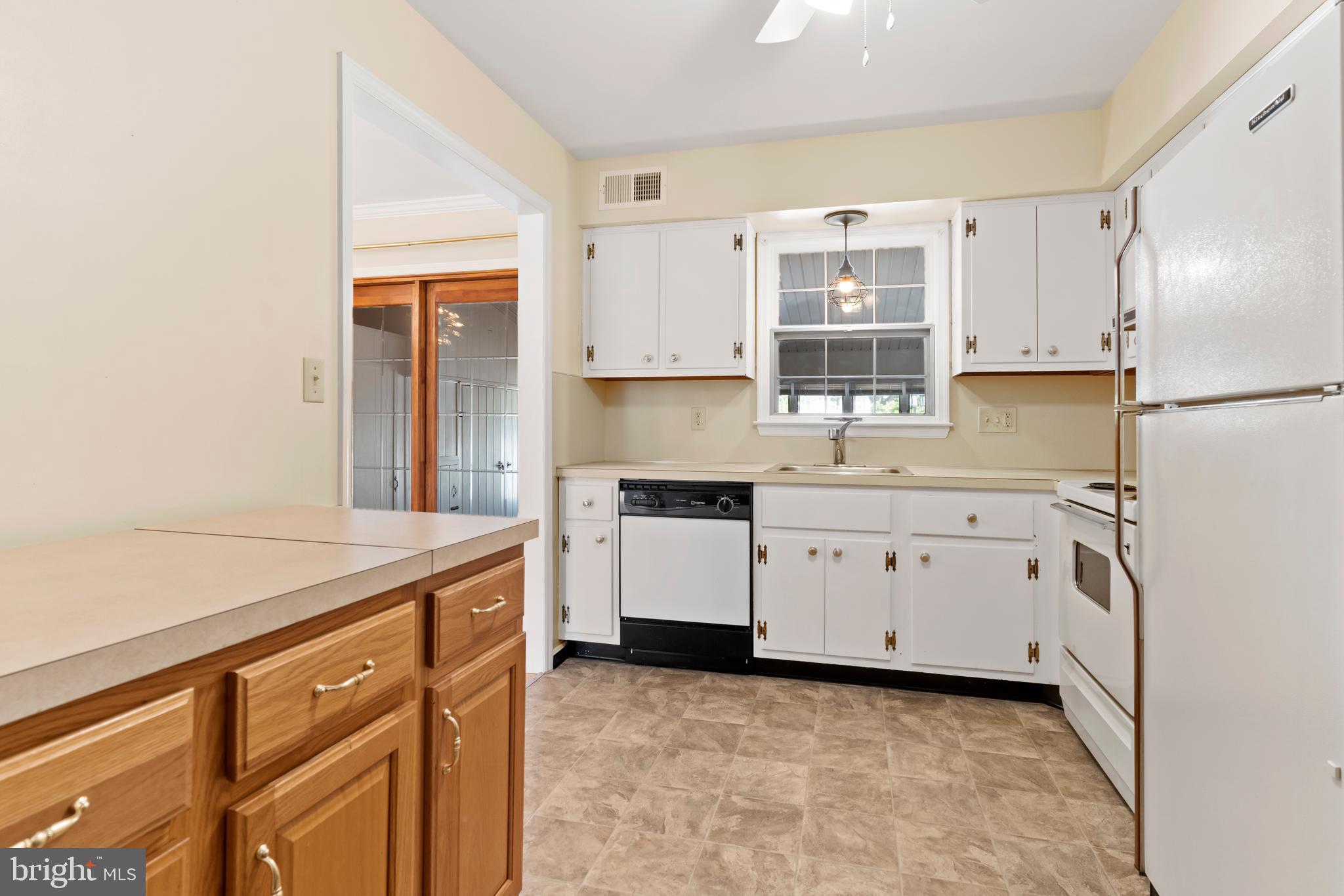 CUMBERLAND COURT APARTMENTS - Residential