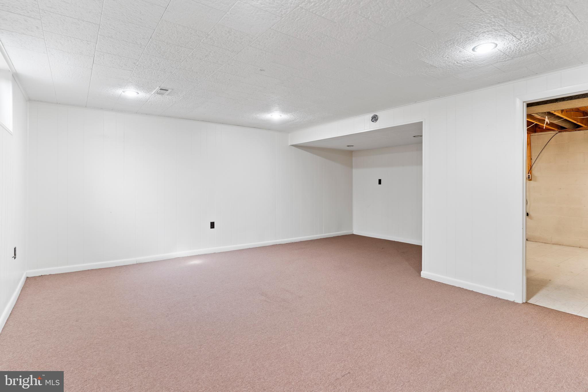 CUMBERLAND COURT APARTMENTS - Residential