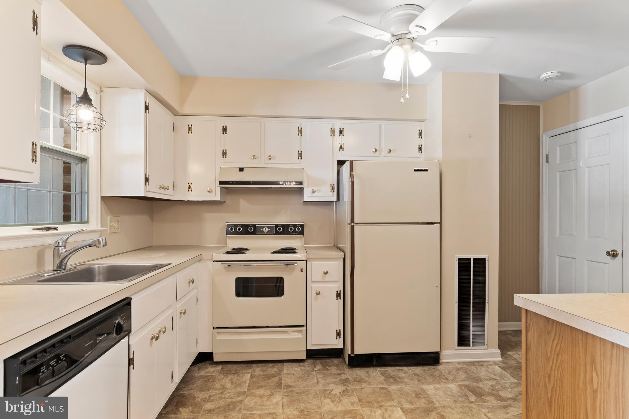 CUMBERLAND COURT APARTMENTS - Residential