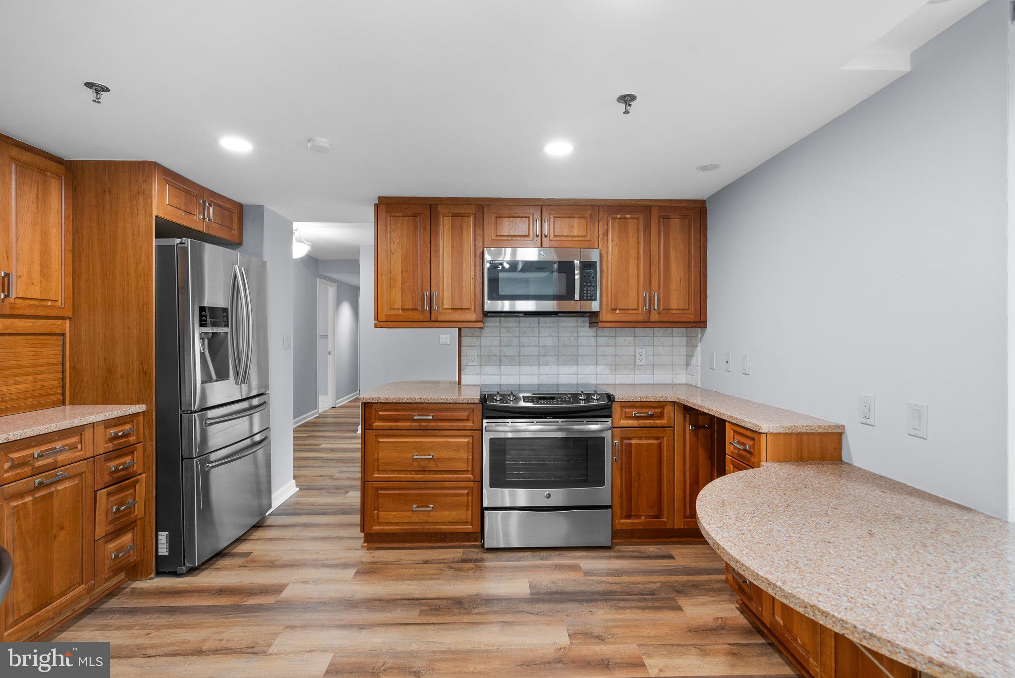 WHITLEY PARK CONDOMINIUM - Residential