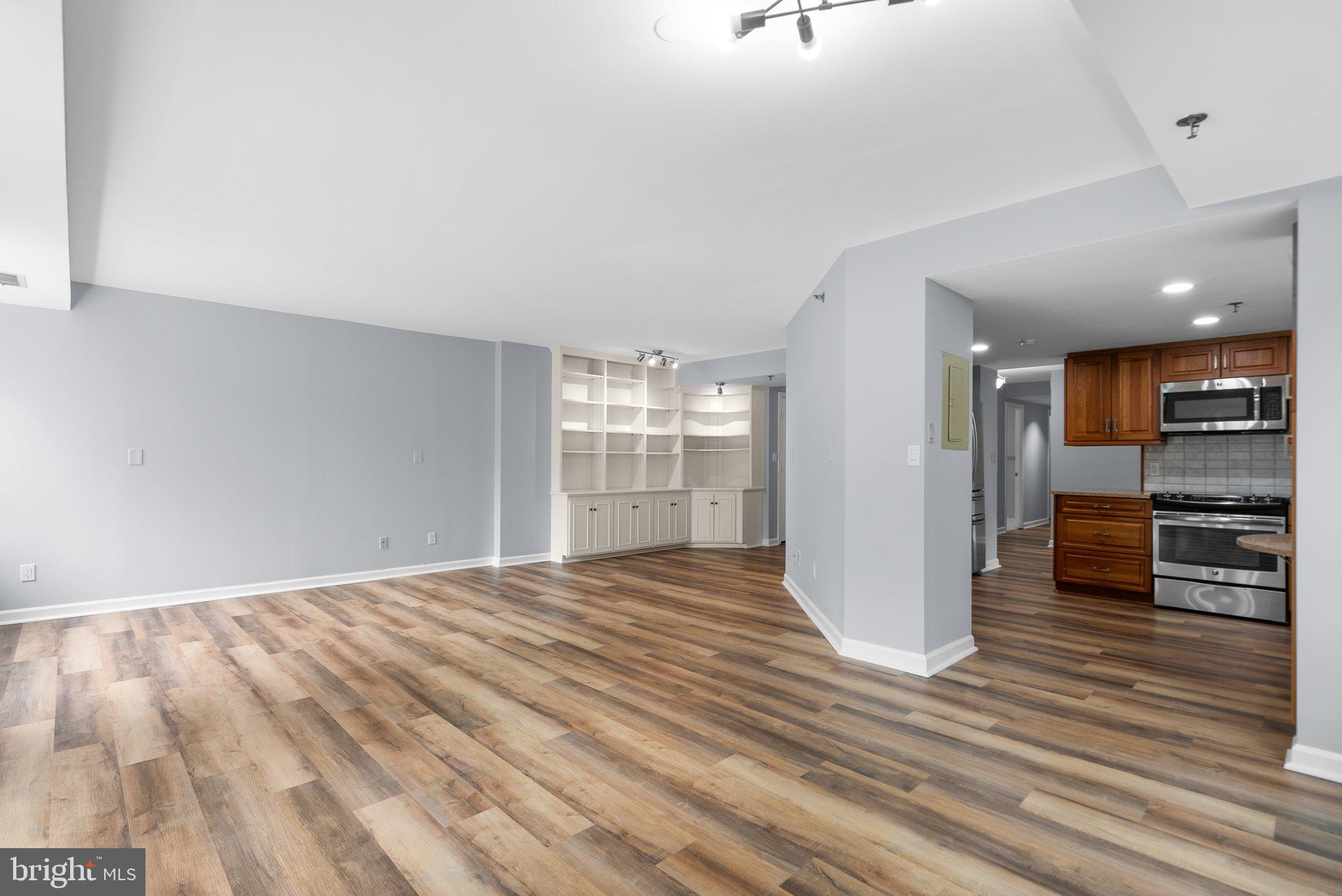 WHITLEY PARK CONDOMINIUM - Residential