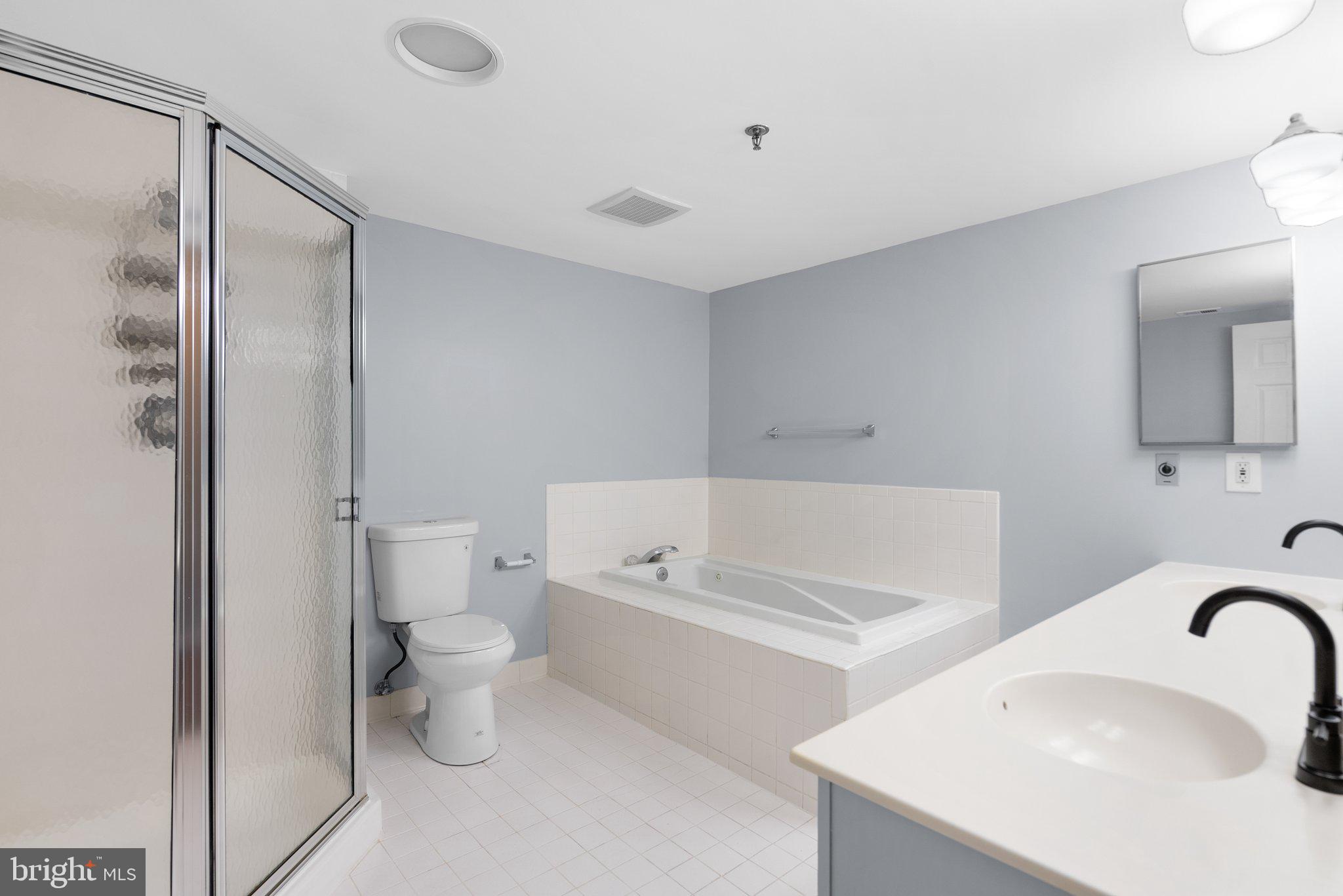 WHITLEY PARK CONDOMINIUM - Residential