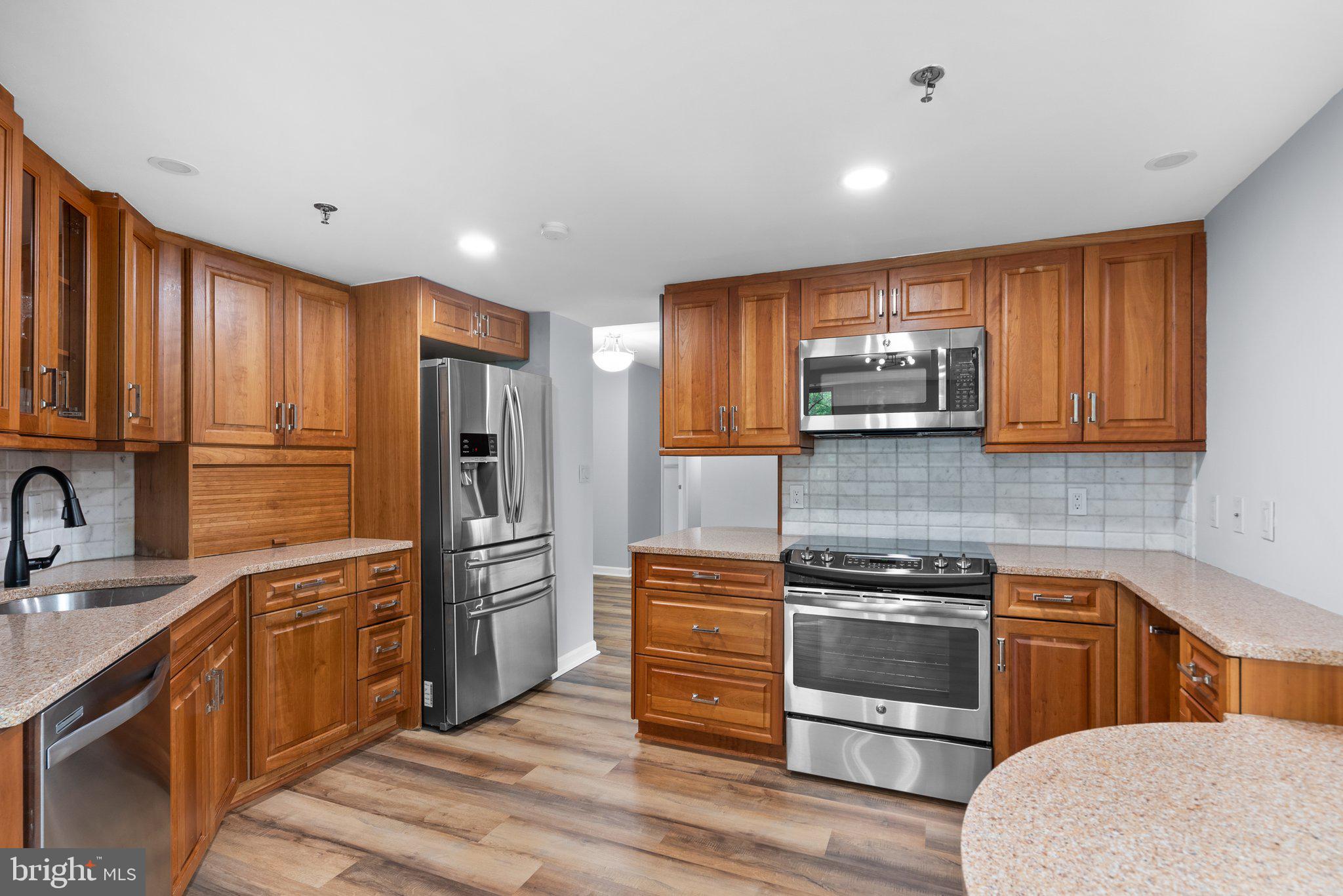 WHITLEY PARK CONDOMINIUM - Residential