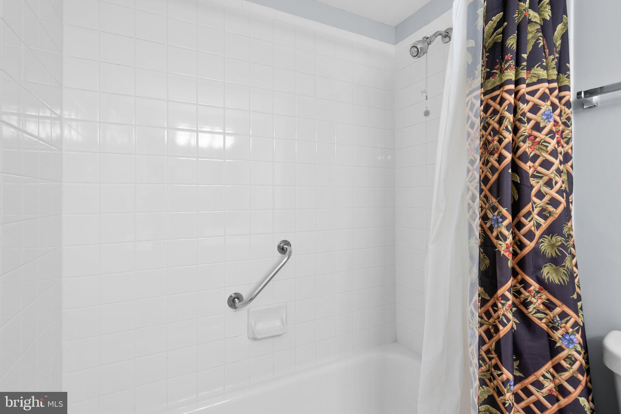 WHITLEY PARK CONDOMINIUM - Residential