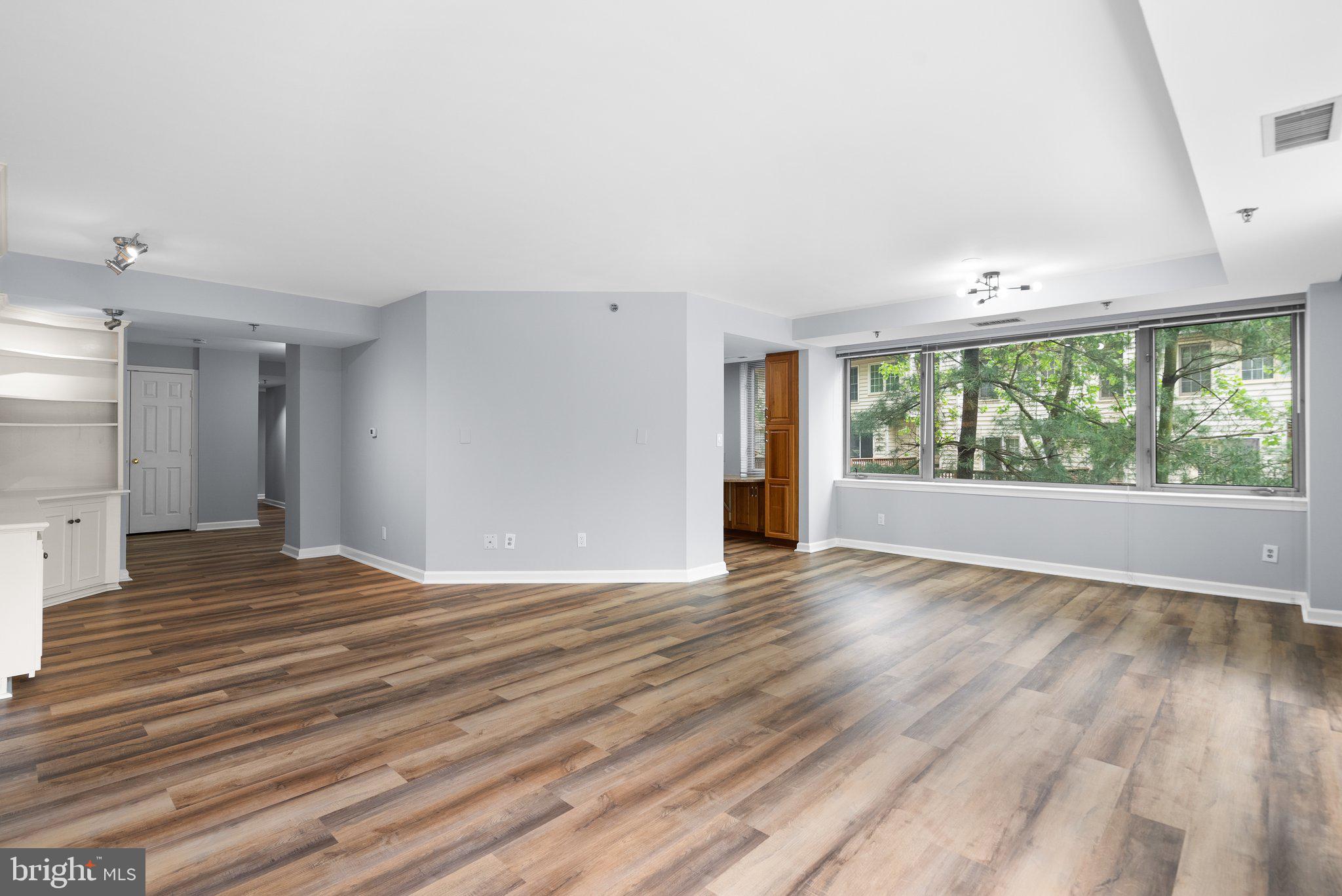 WHITLEY PARK CONDOMINIUM - Residential