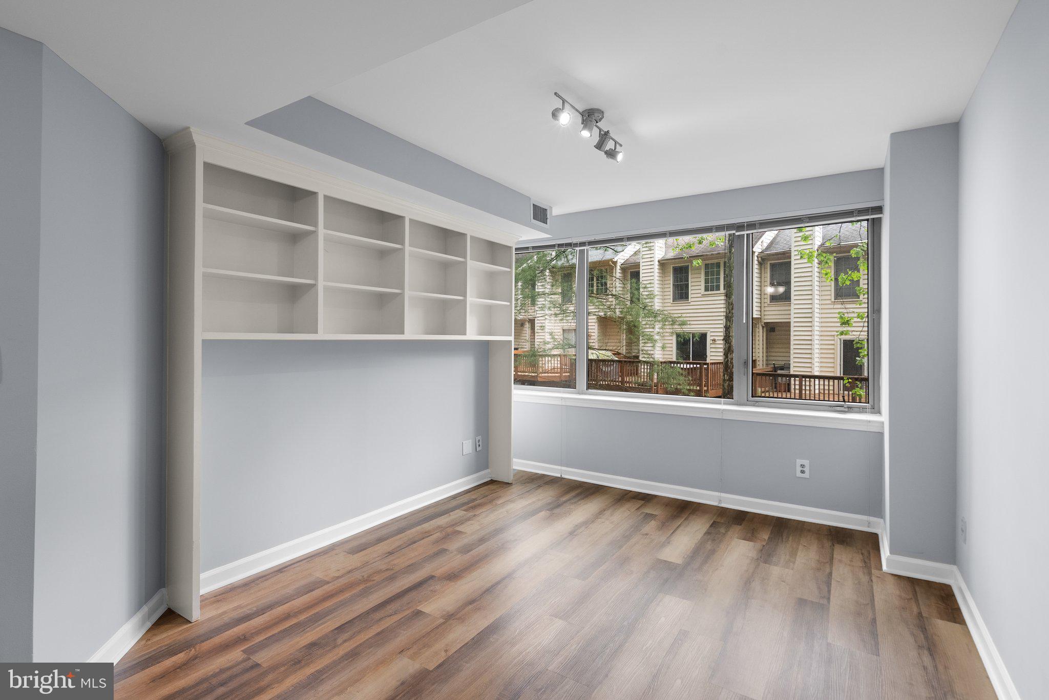 WHITLEY PARK CONDOMINIUM - Residential