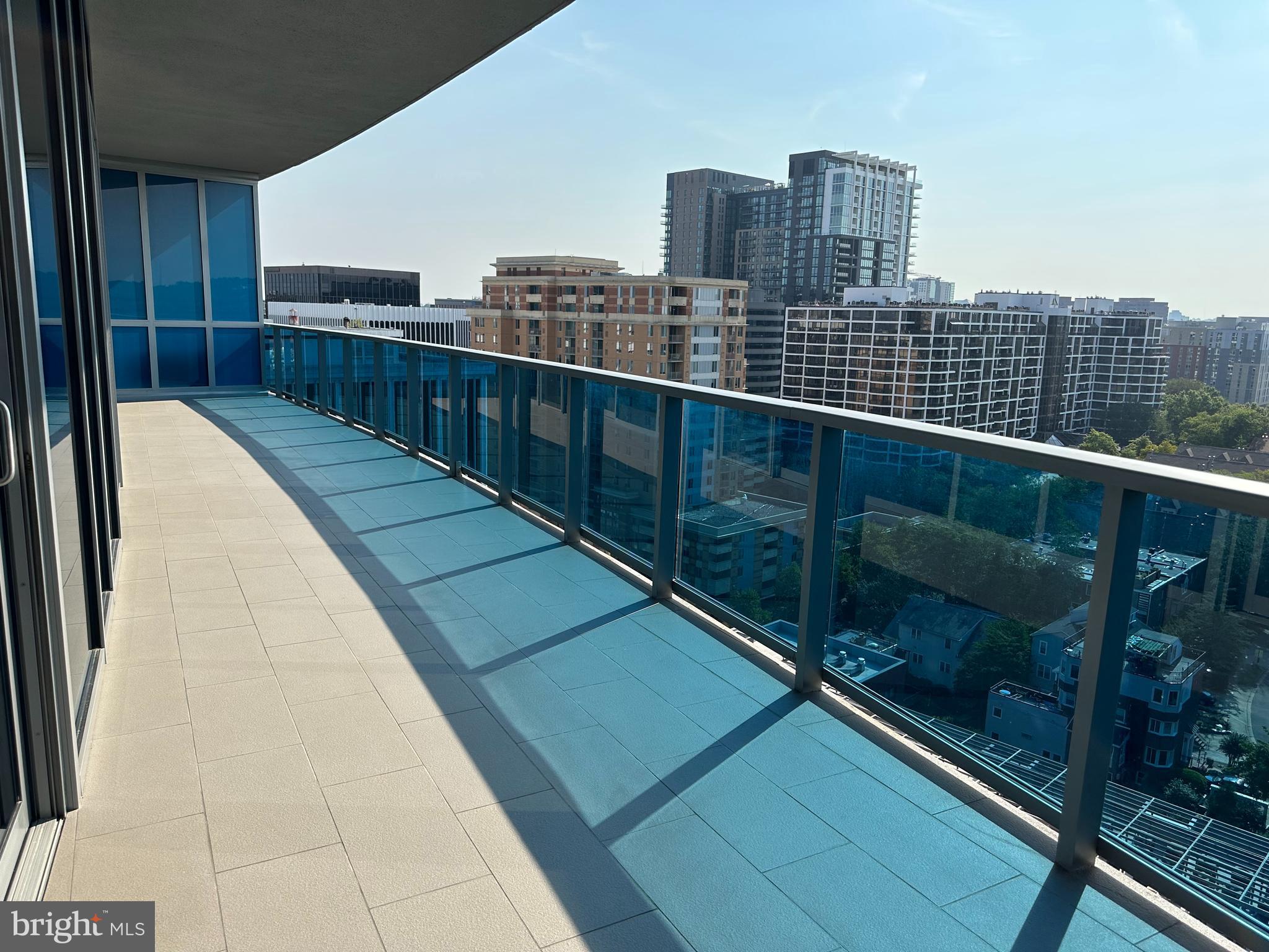 TURNBERRY TOWER - Residential