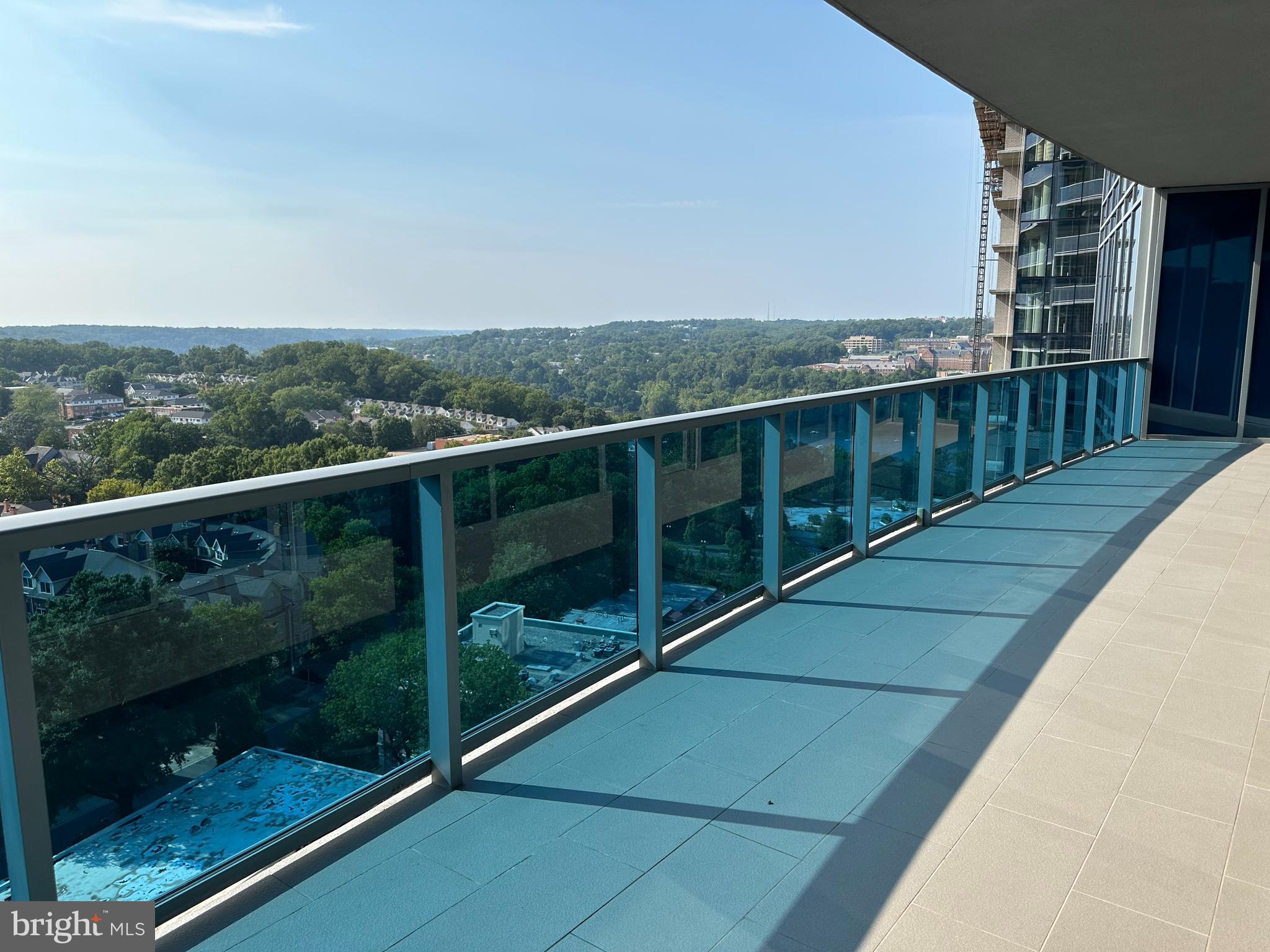 TURNBERRY TOWER - Residential