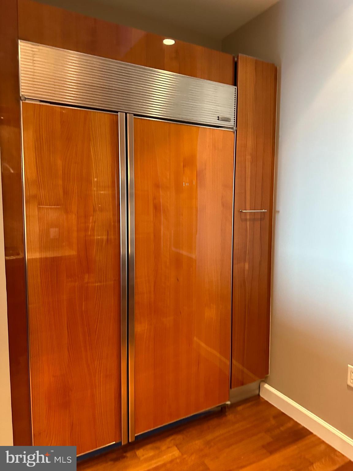 TURNBERRY TOWER - Residential