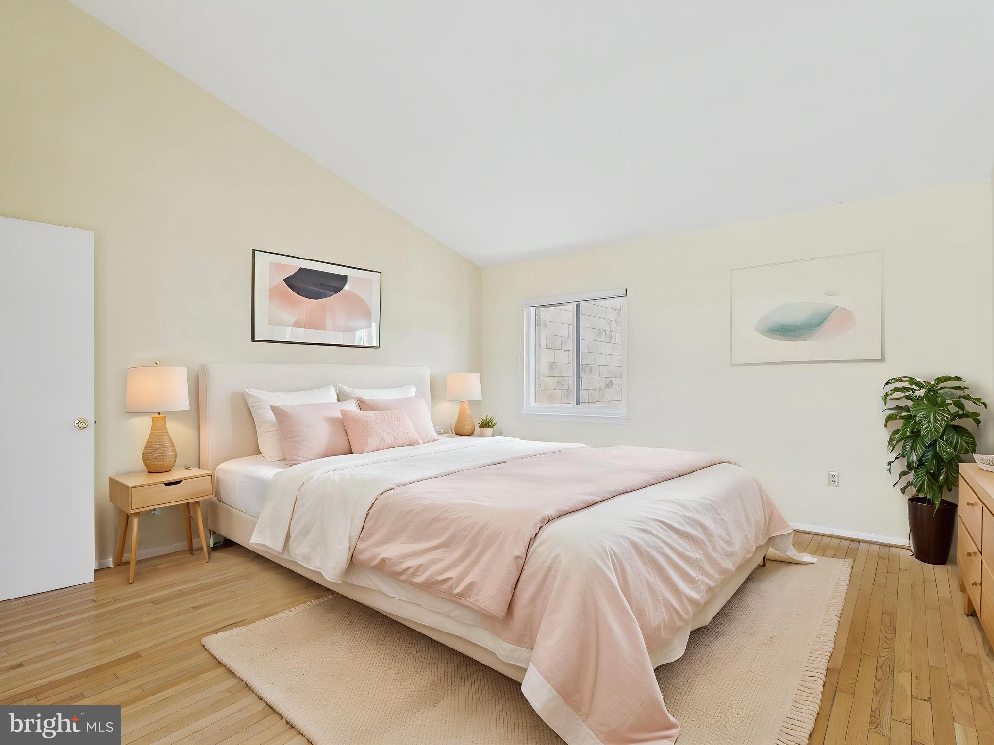 LOGAN SQUARE - Residential