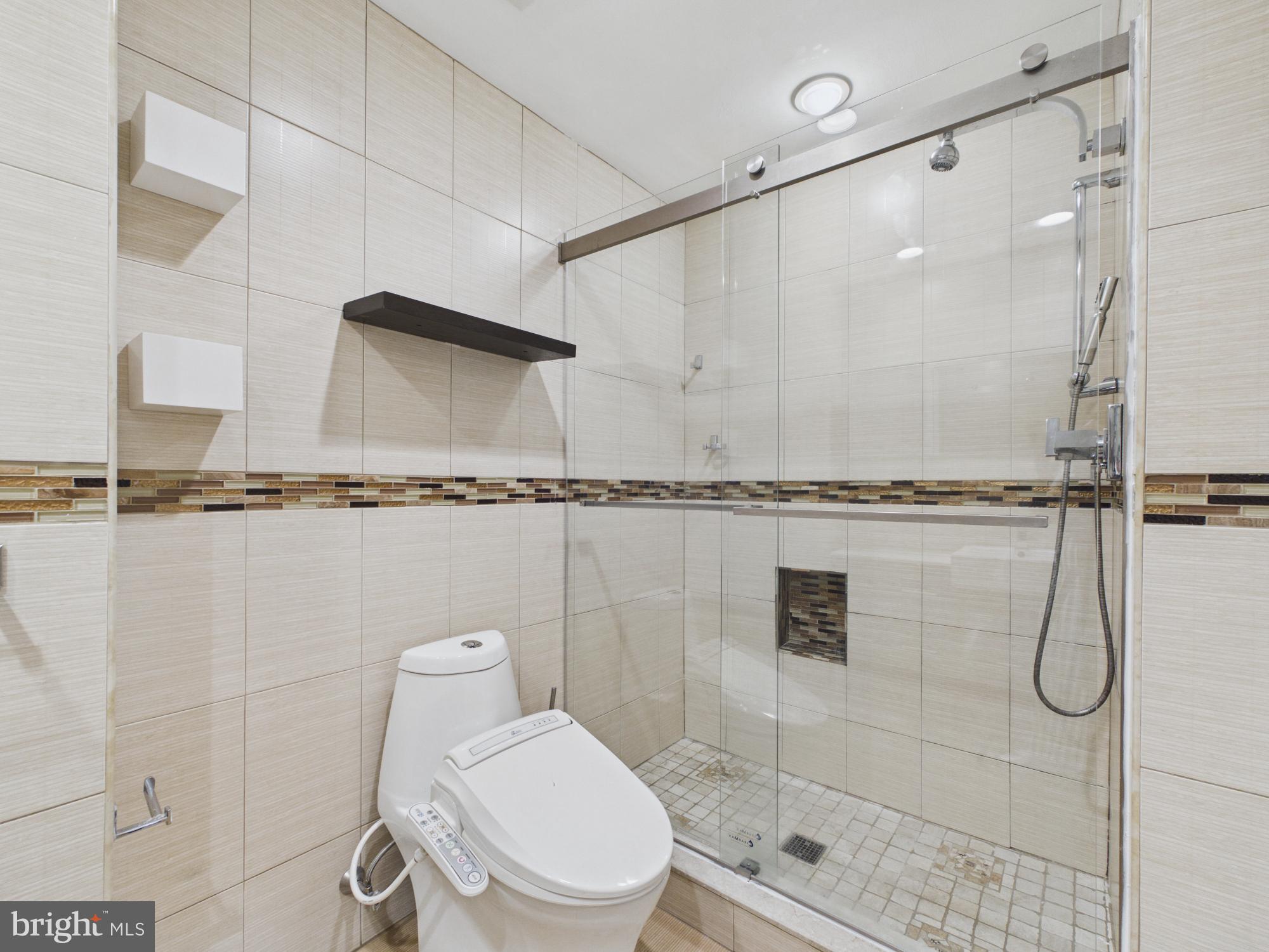 LOGAN SQUARE - Residential