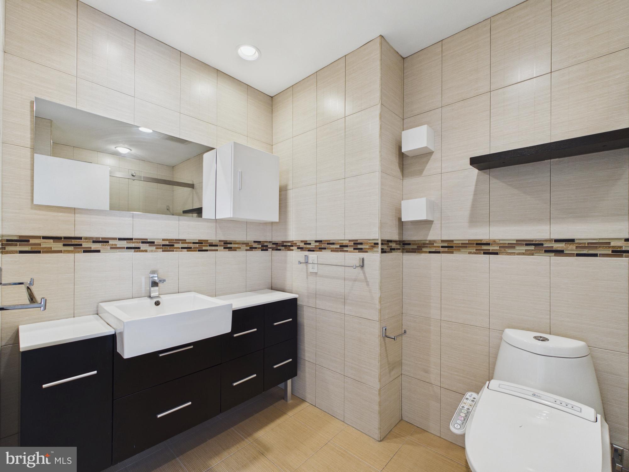 LOGAN SQUARE - Residential