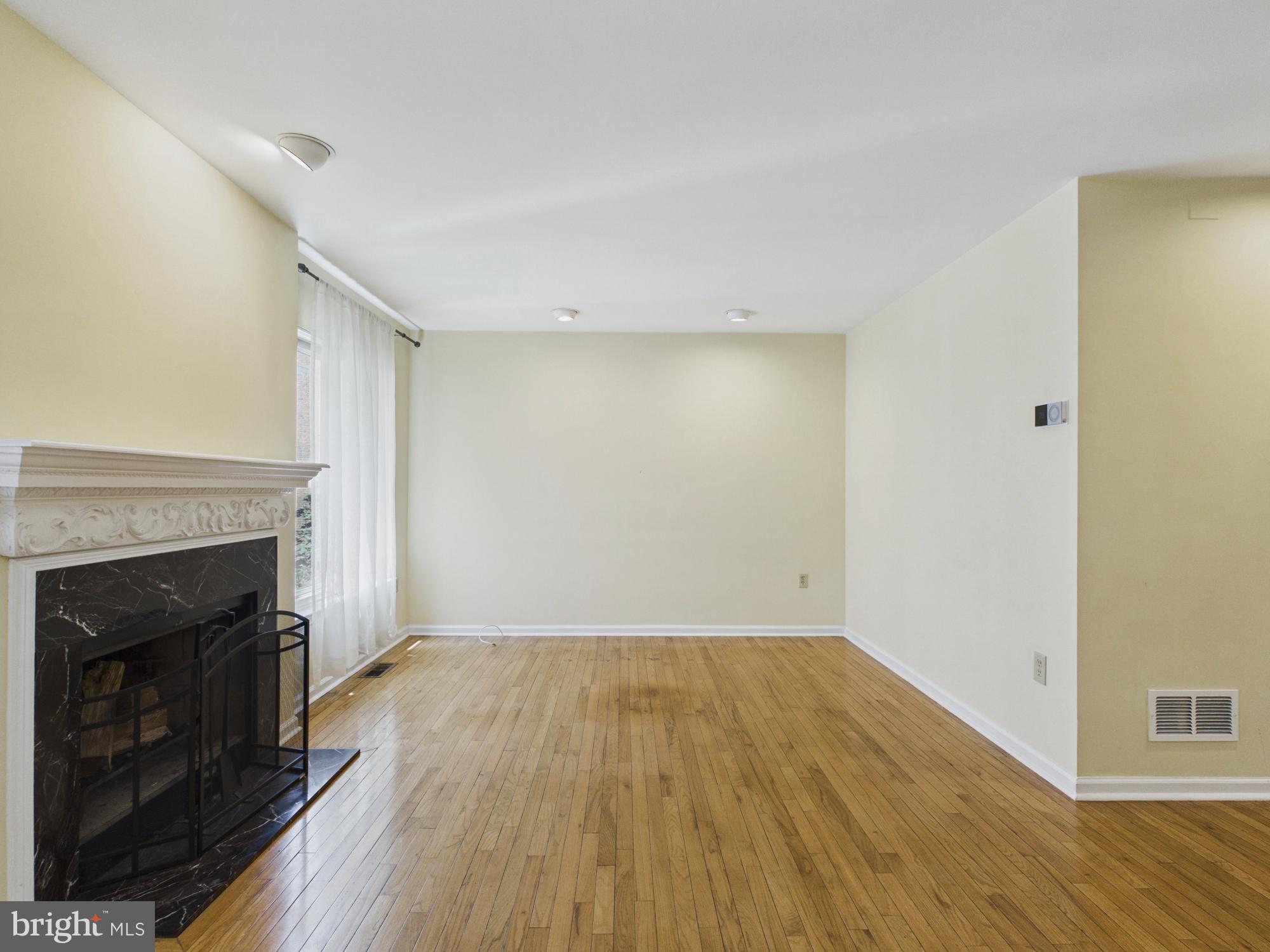 LOGAN SQUARE - Residential