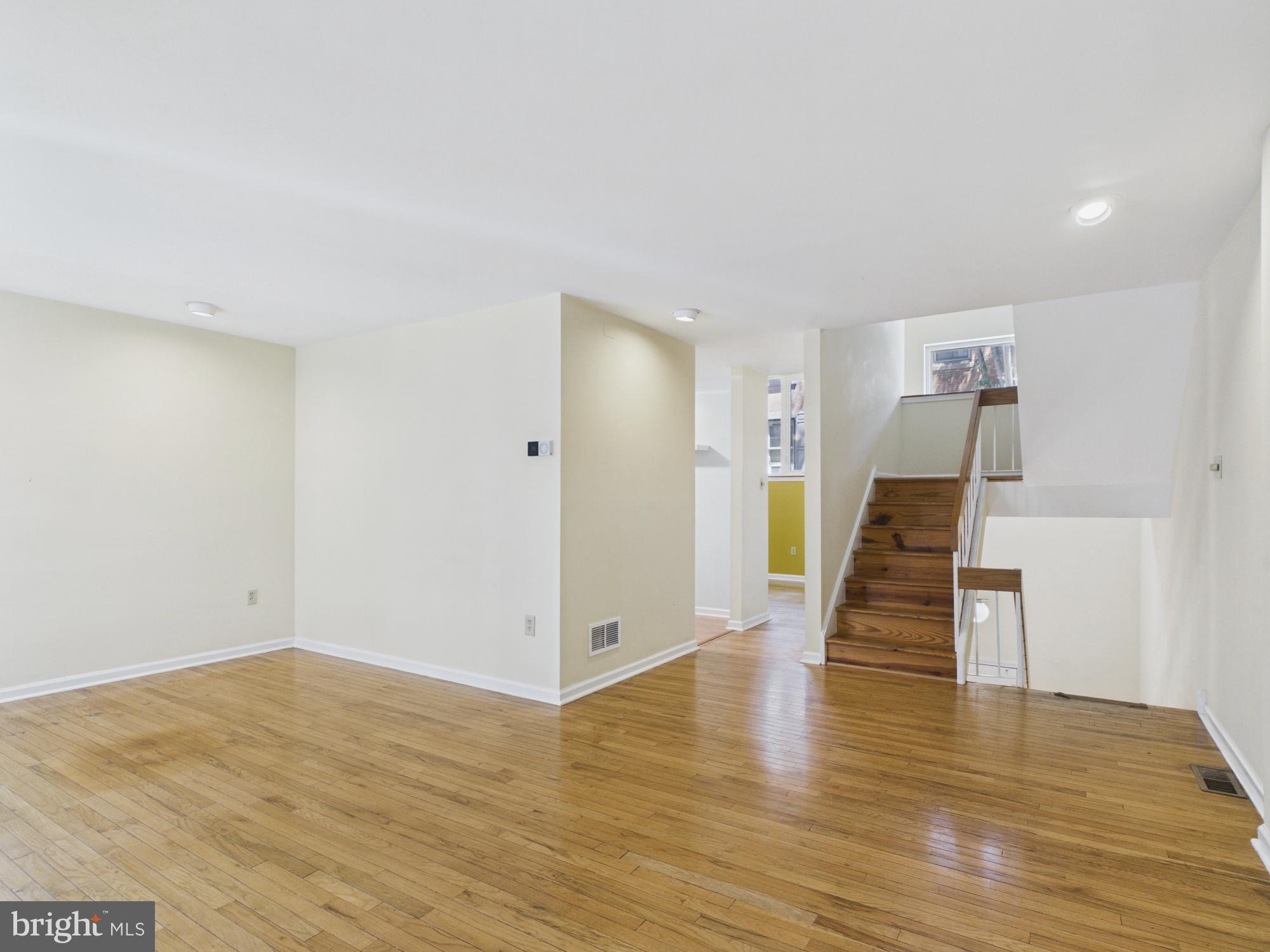 LOGAN SQUARE - Residential