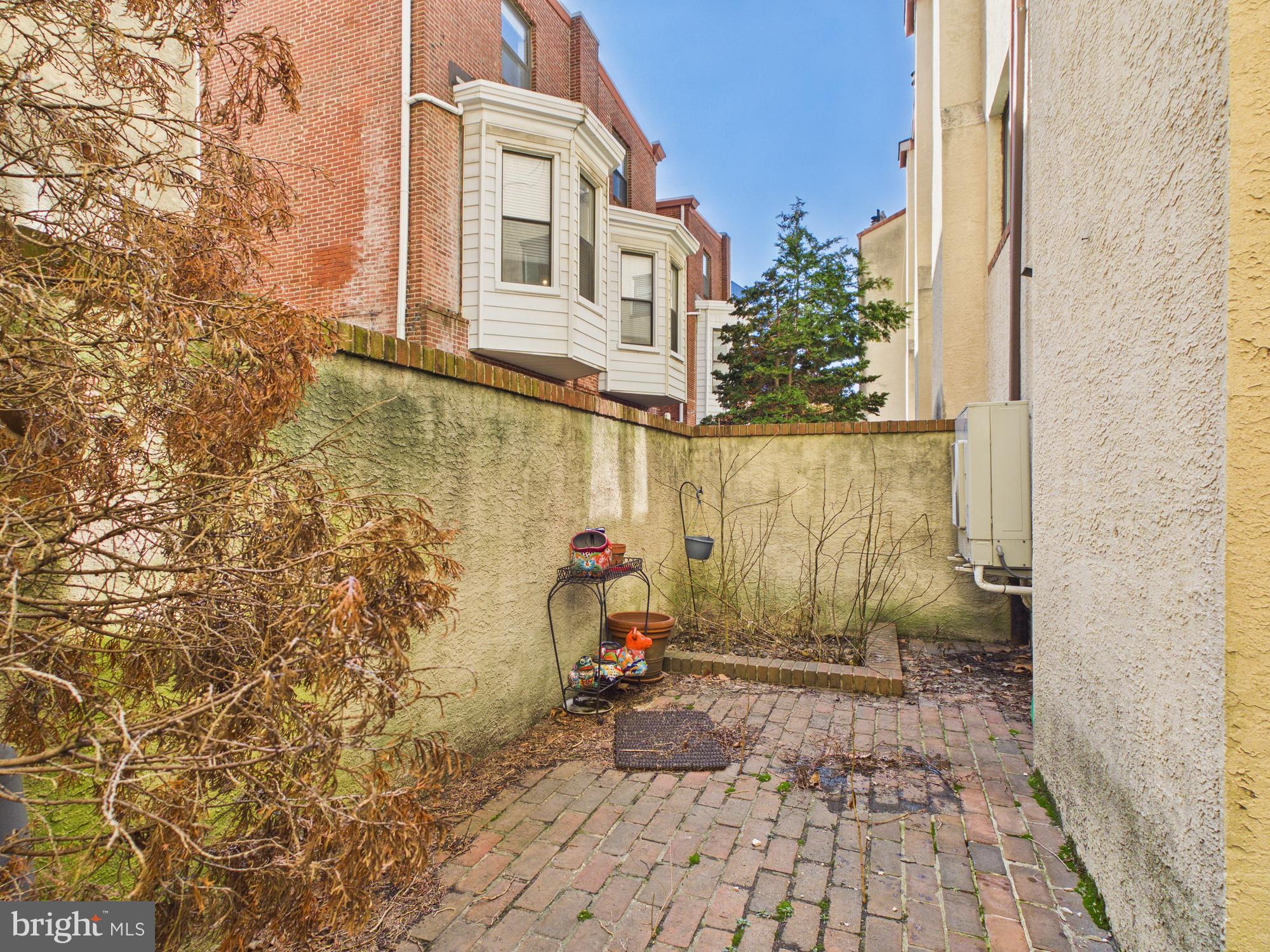 LOGAN SQUARE - Residential