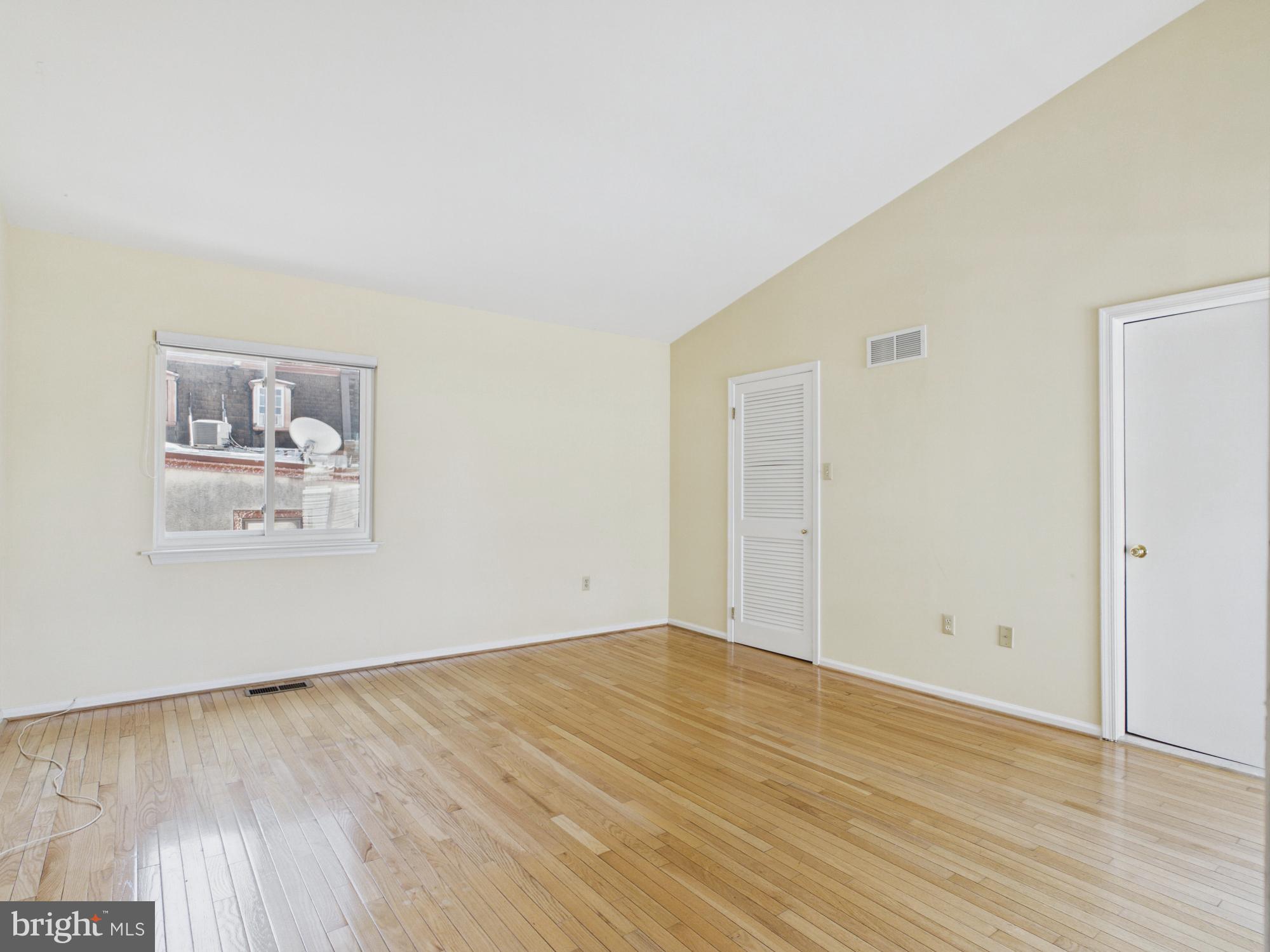 LOGAN SQUARE - Residential