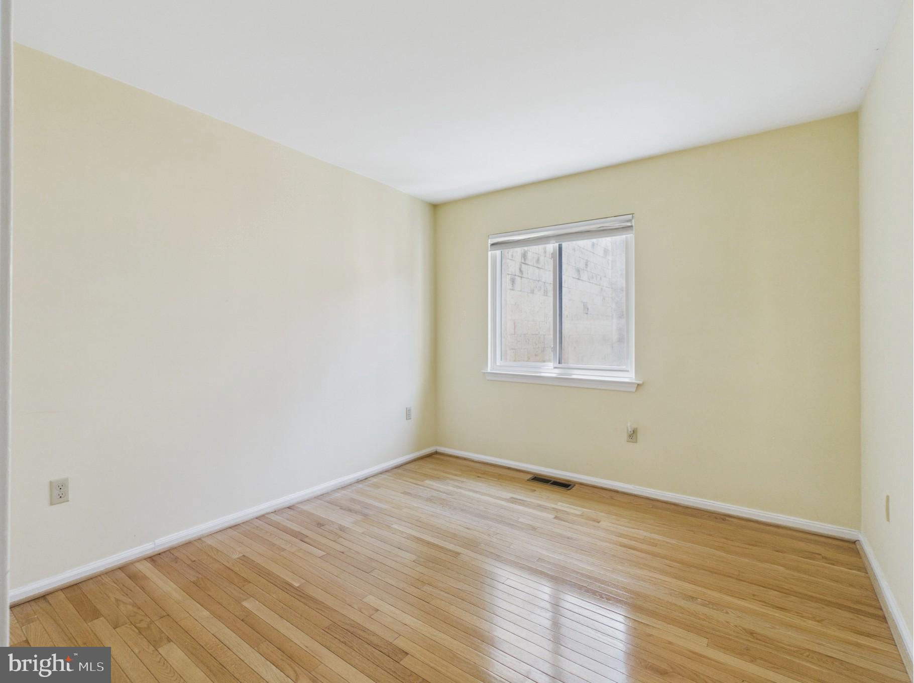 LOGAN SQUARE - Residential