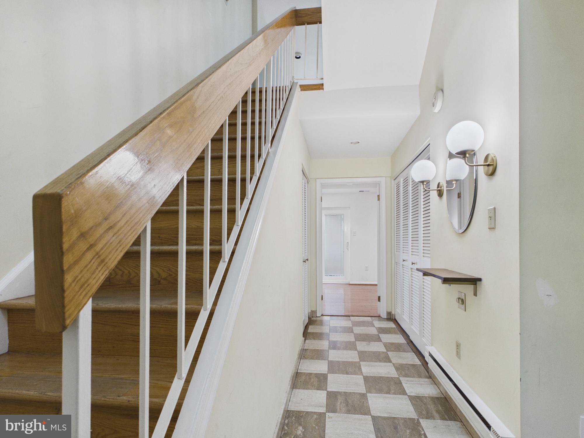 LOGAN SQUARE - Residential