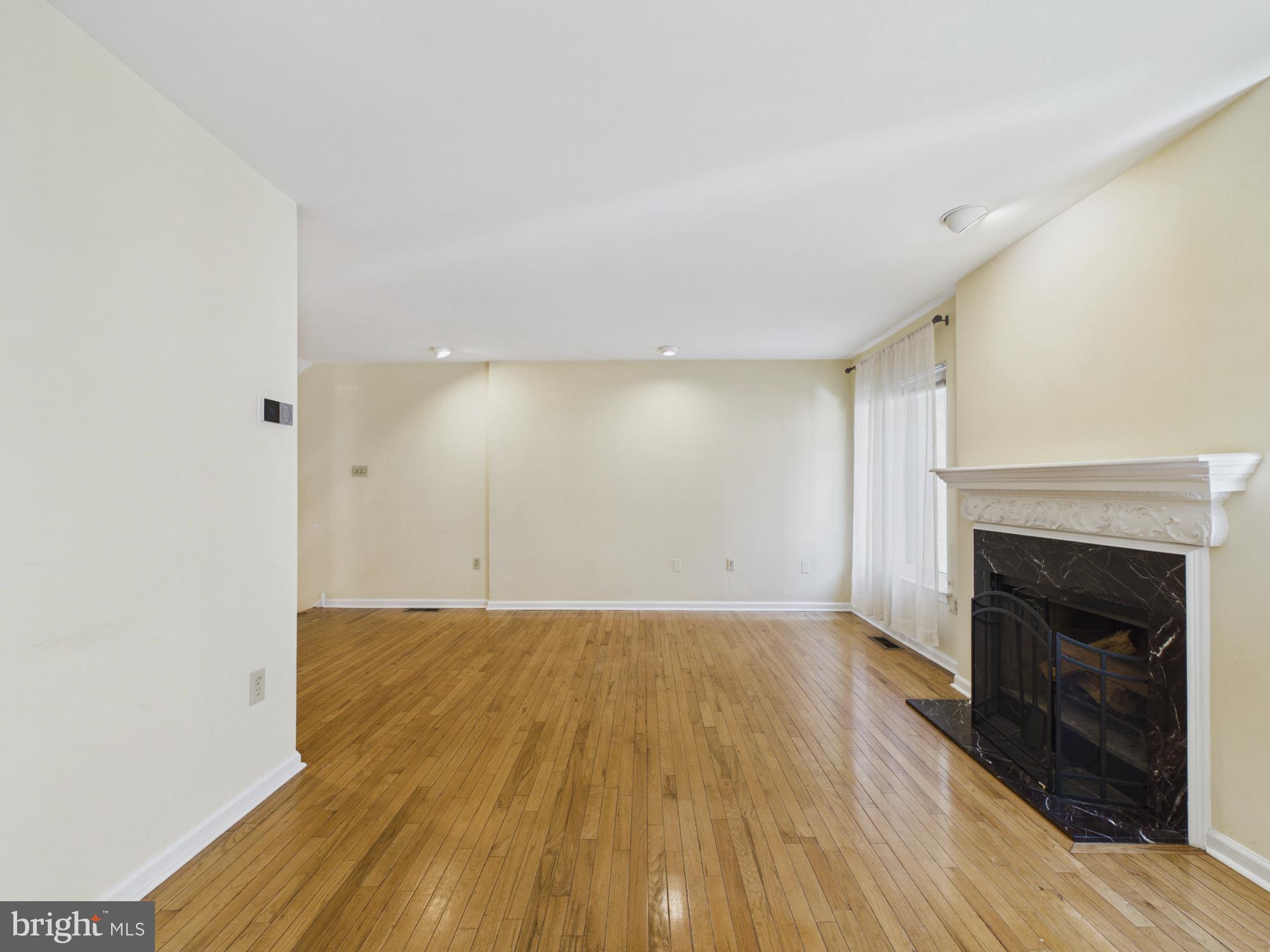 LOGAN SQUARE - Residential