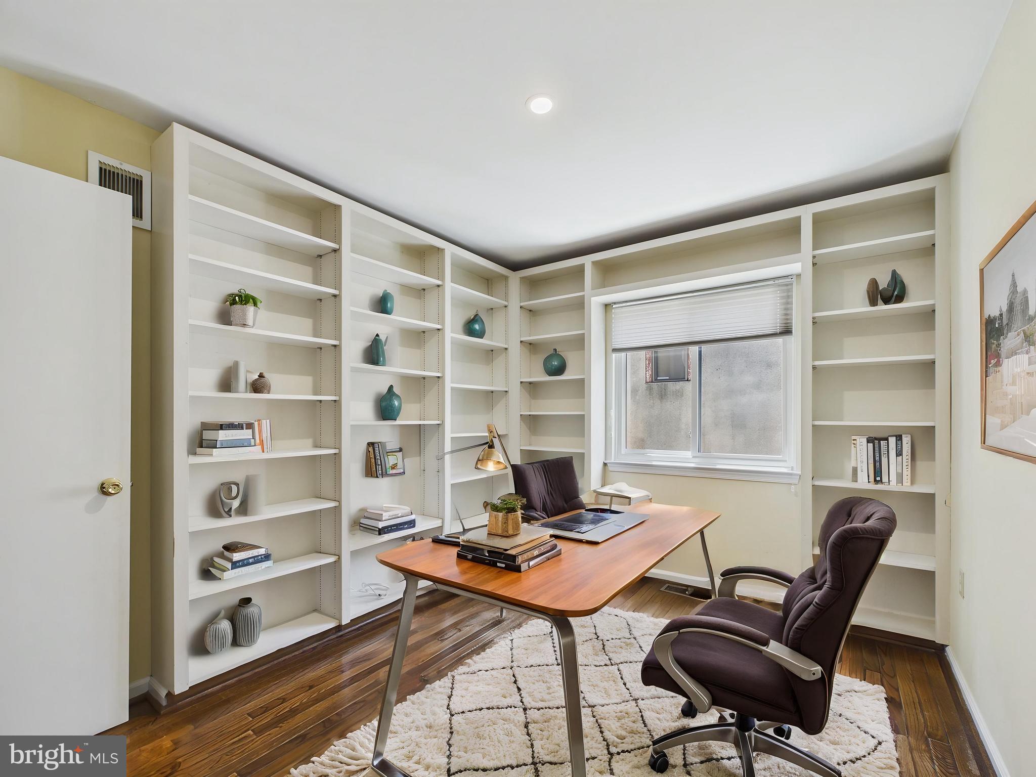 LOGAN SQUARE - Residential