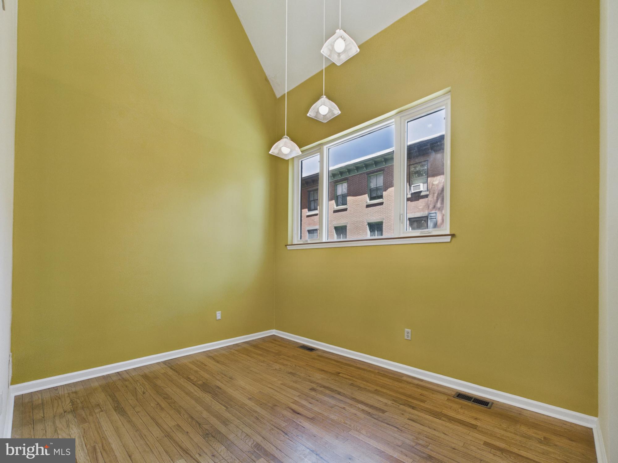 LOGAN SQUARE - Residential