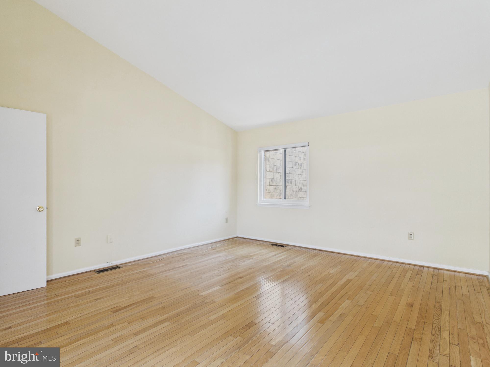 LOGAN SQUARE - Residential