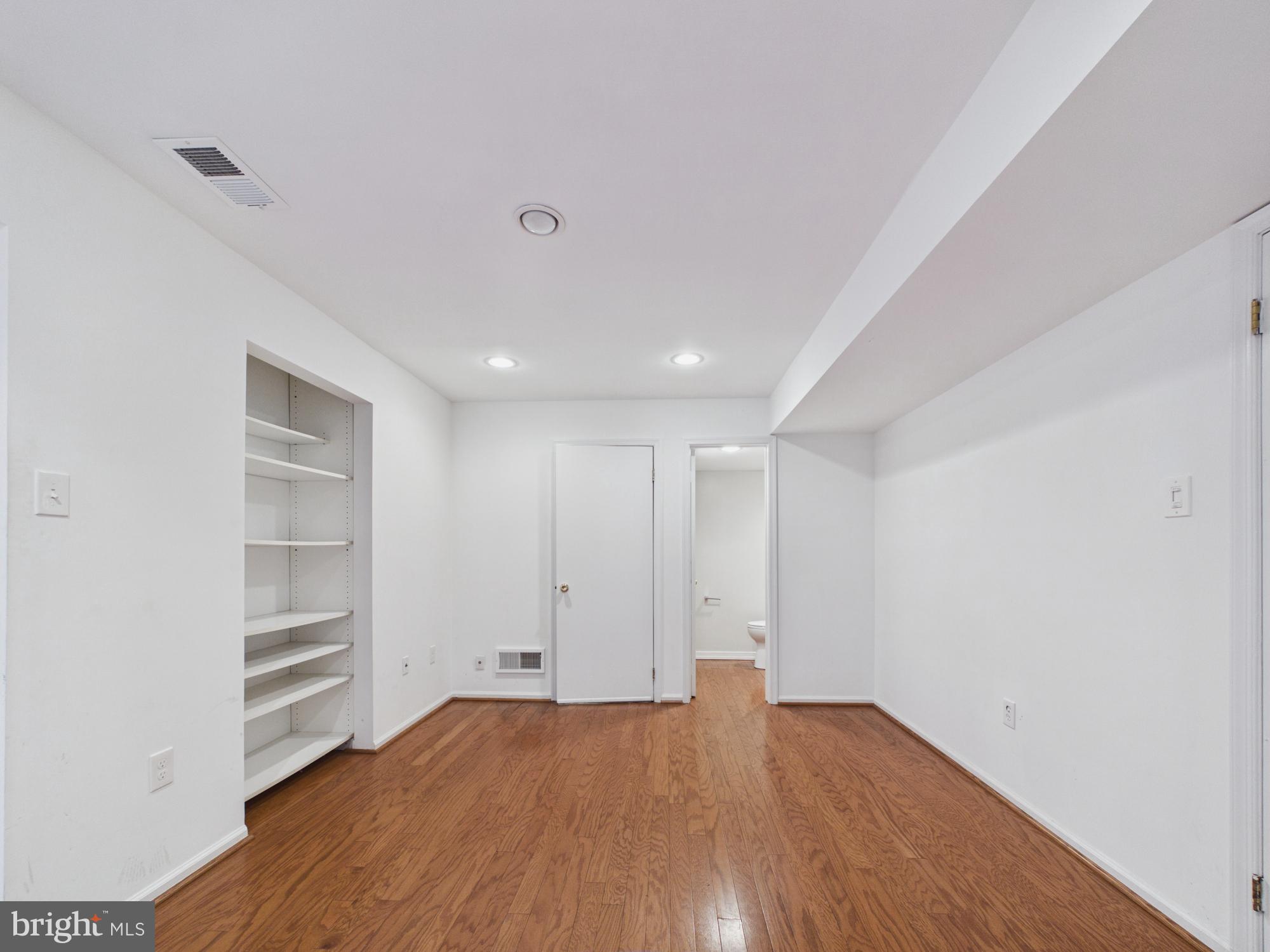 LOGAN SQUARE - Residential
