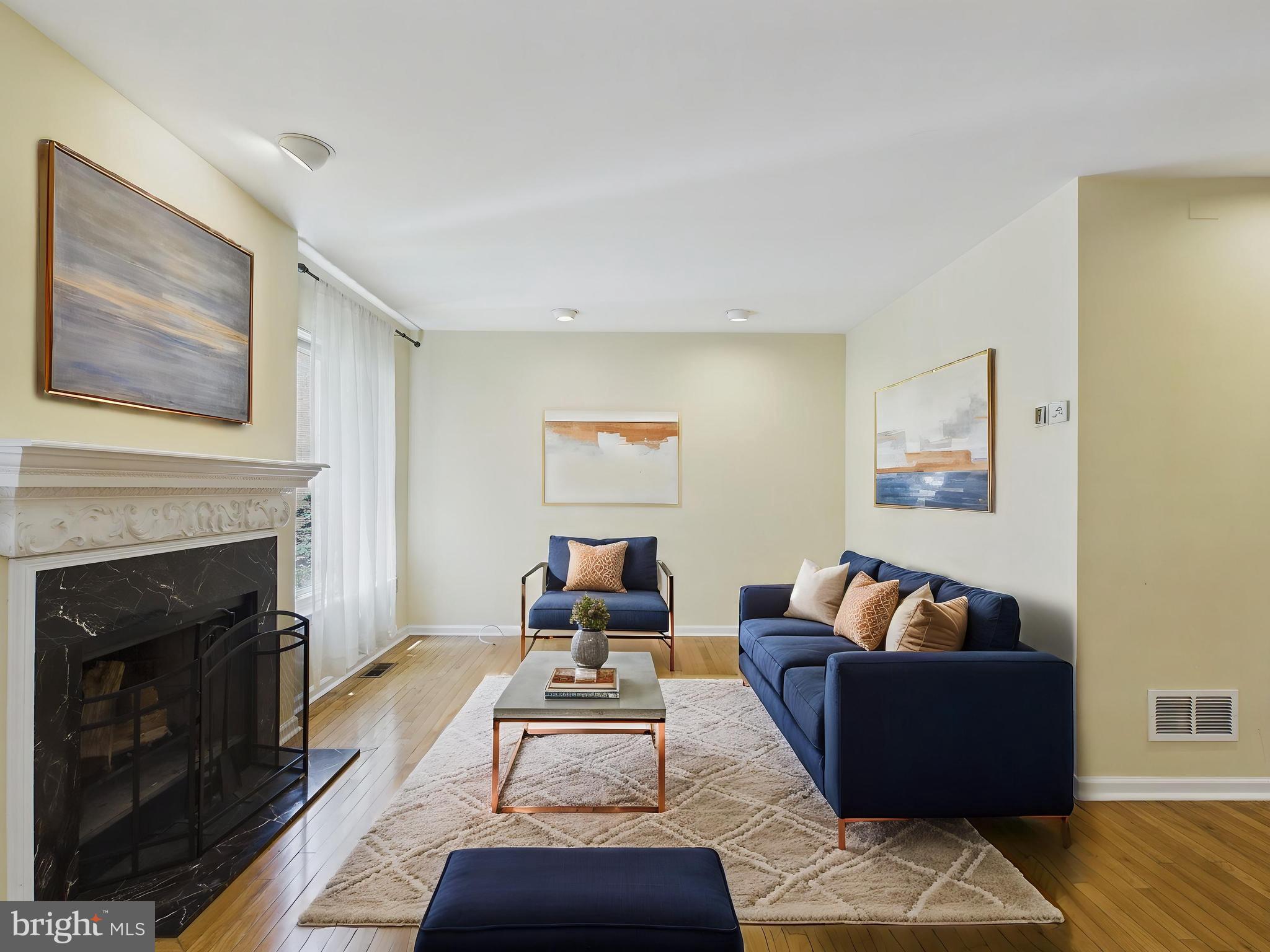 LOGAN SQUARE - Residential