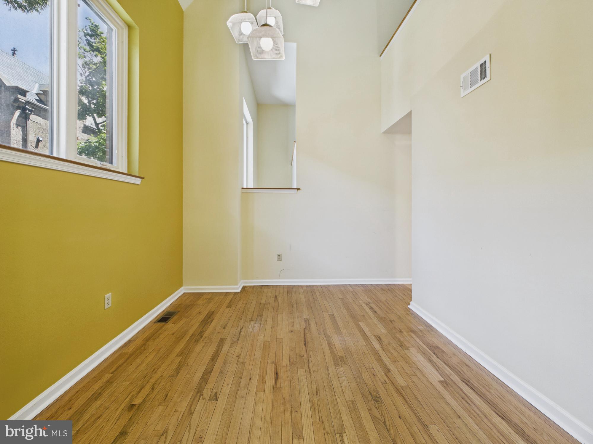 LOGAN SQUARE - Residential