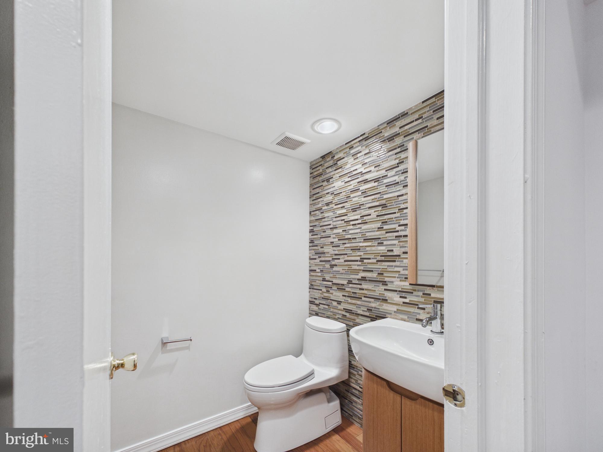LOGAN SQUARE - Residential