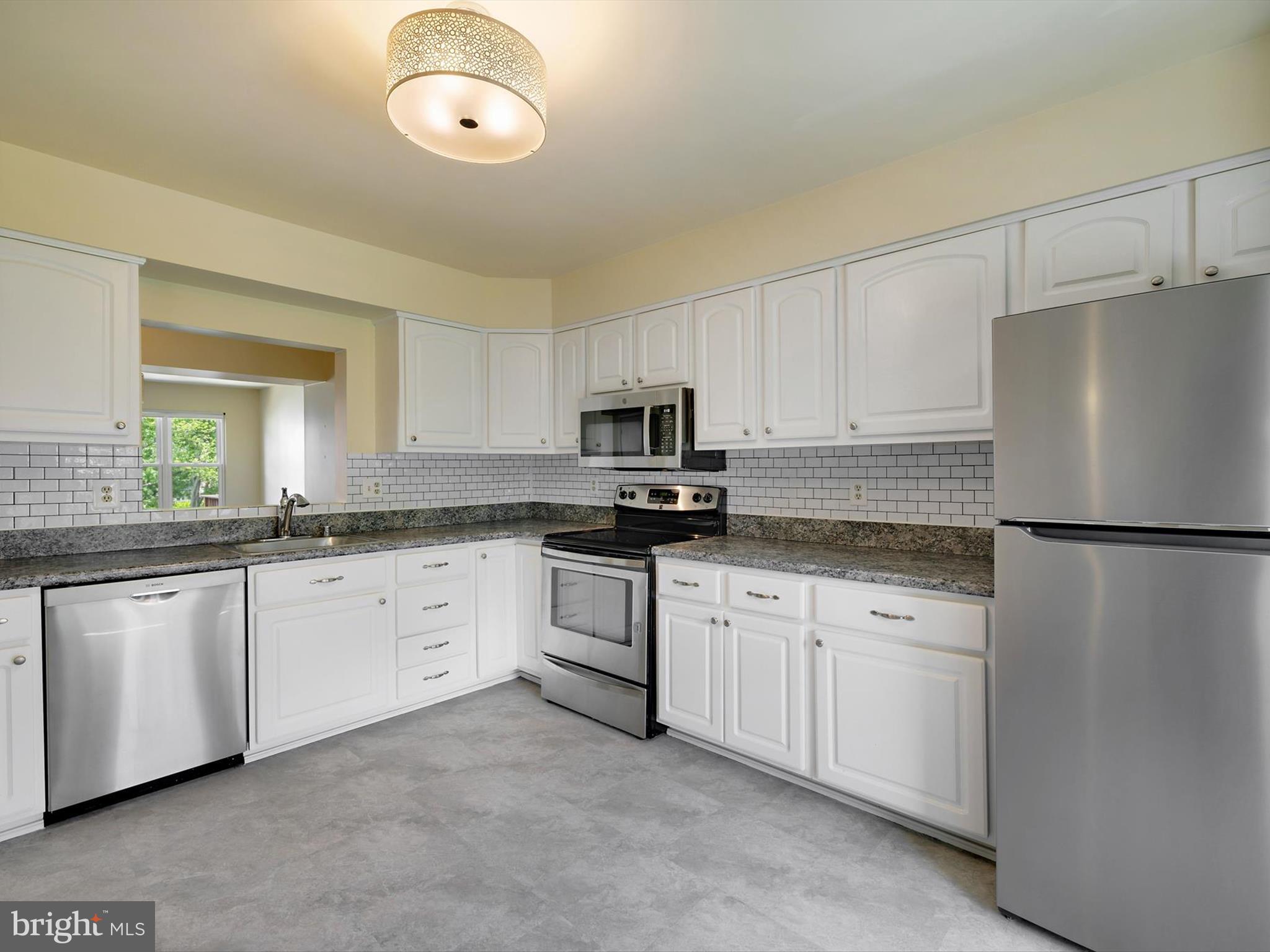 COLLEGE VIEW - Residential Lease