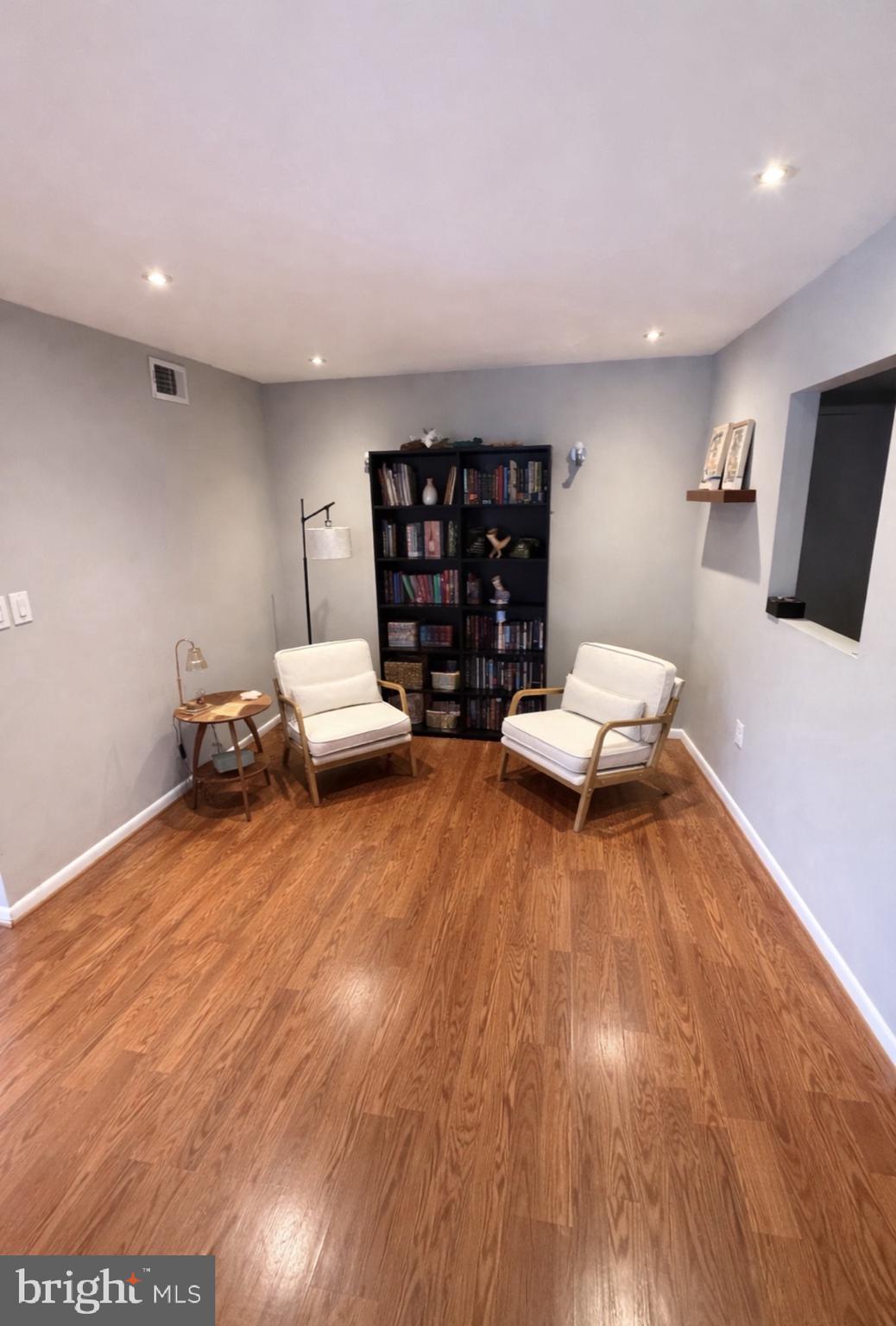 SHADOW OAKS - Residential