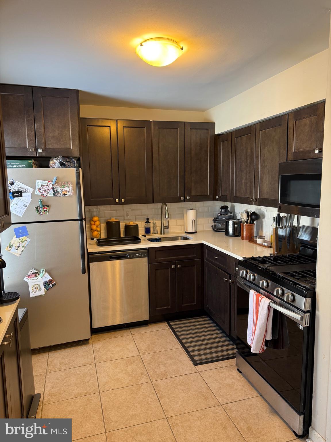 SHADOW OAKS - Residential