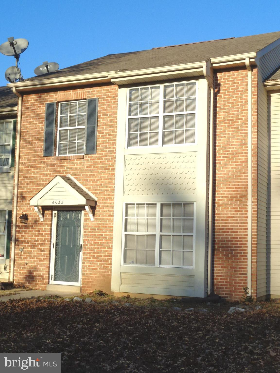 SHINES LIKE A NEW PENNY! YOU'LL BE IMRESSED: NEW KITCHEN & BATHS, GORGEOUS TILE FLOORS, NEW CARPET & PAINT--JUST MOVE IN & RELAX! GATHER FOR A MEAL IN THE DINING ROOM (OR USE IT AS A FAMILY ROOM), WATCH THE GAME OR MOVIES WITH FRIENDS IN THE GREAT ROOM, OR RETREAT TO THE PRIVATE MASTER SUITE...BBQ OR CATCH THE BREEZE ON THE BACK DECK...SEE IT FOR YOURSELF!