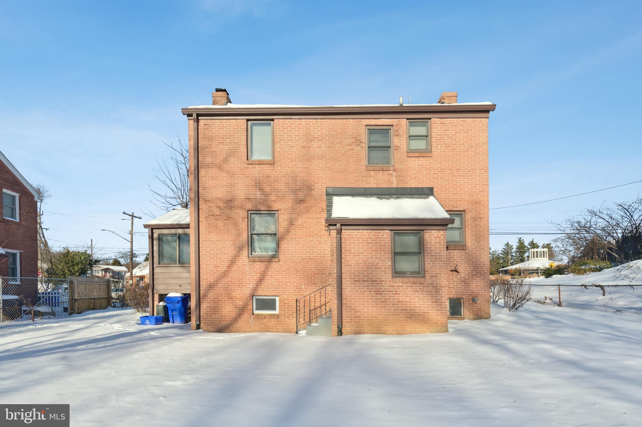 MONTGOMERY KNOLLS - Residential