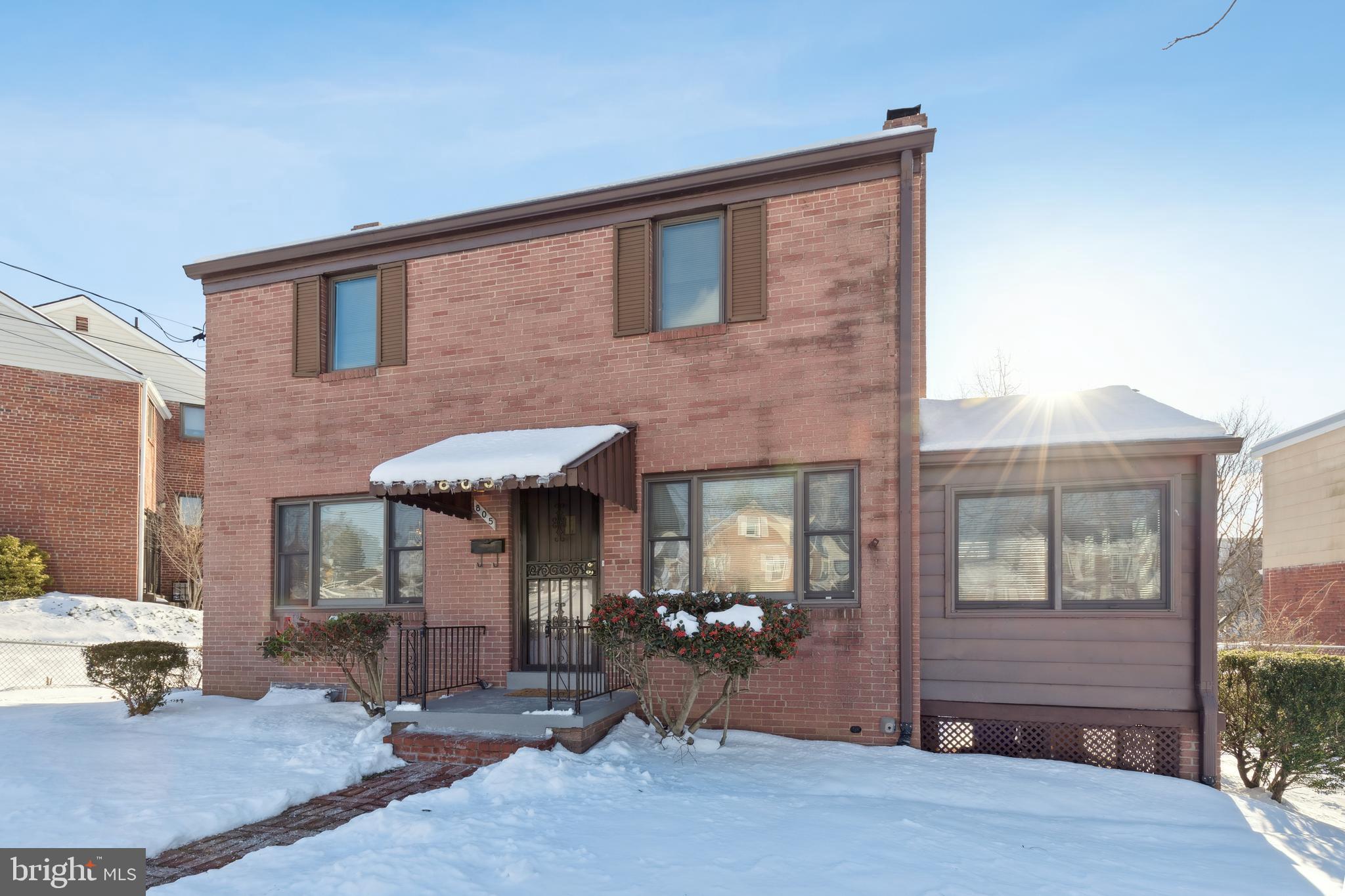 MONTGOMERY KNOLLS - Residential
