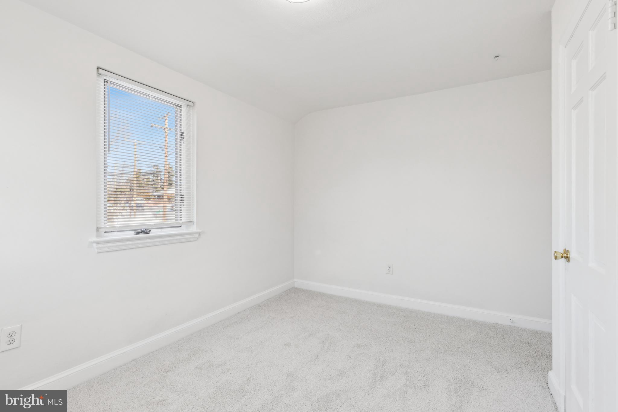 MONTGOMERY KNOLLS - Residential