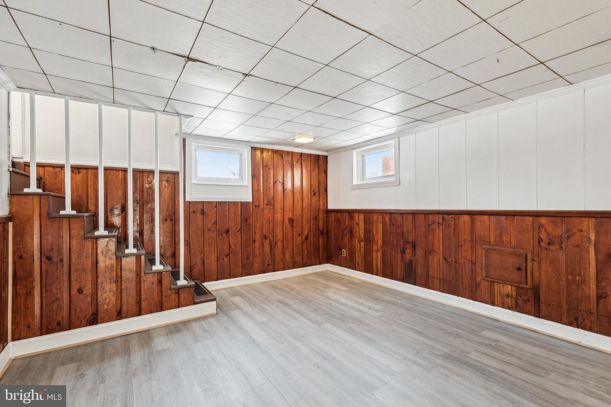 MONTGOMERY KNOLLS - Residential