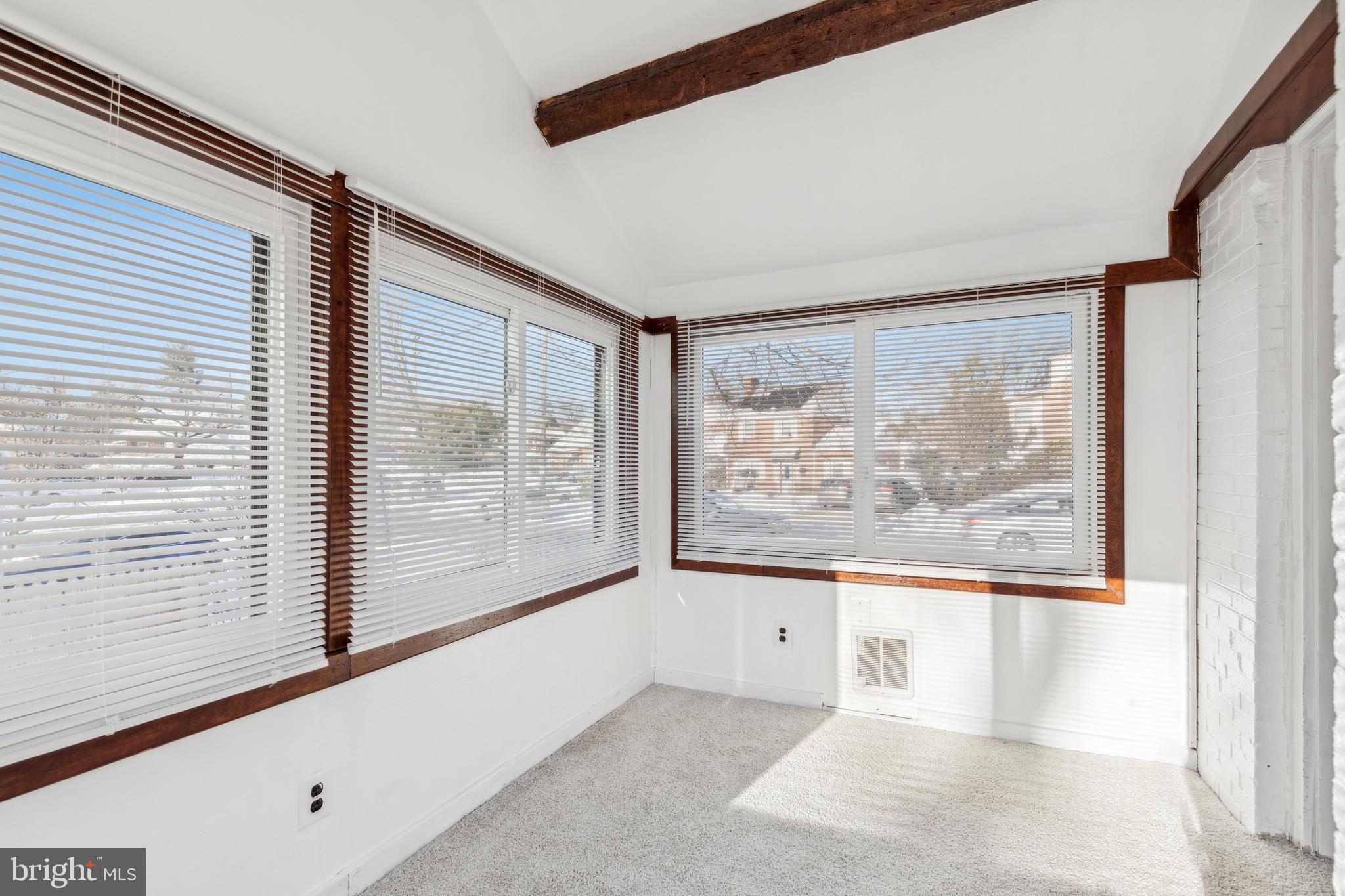 MONTGOMERY KNOLLS - Residential