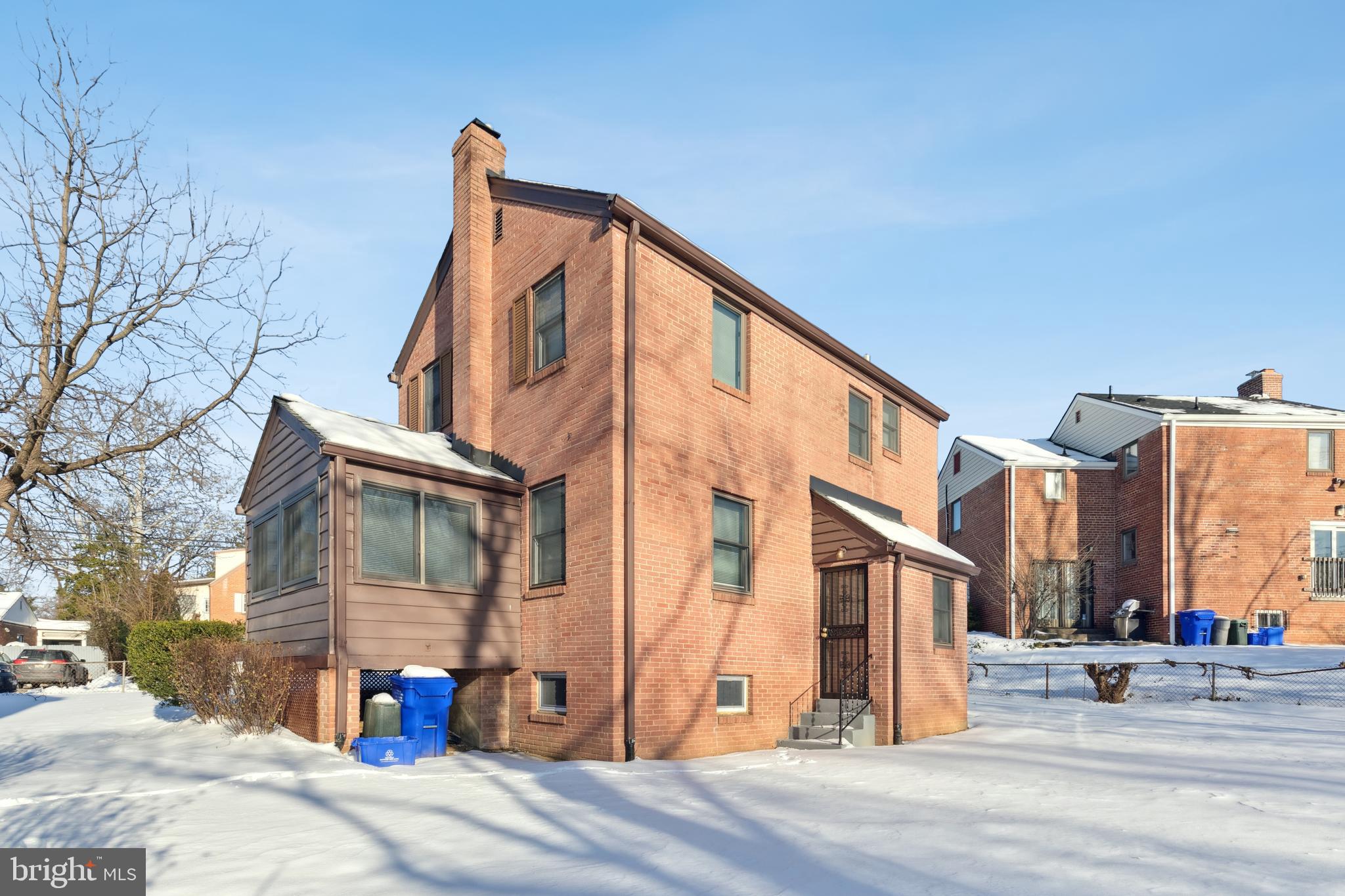 MONTGOMERY KNOLLS - Residential