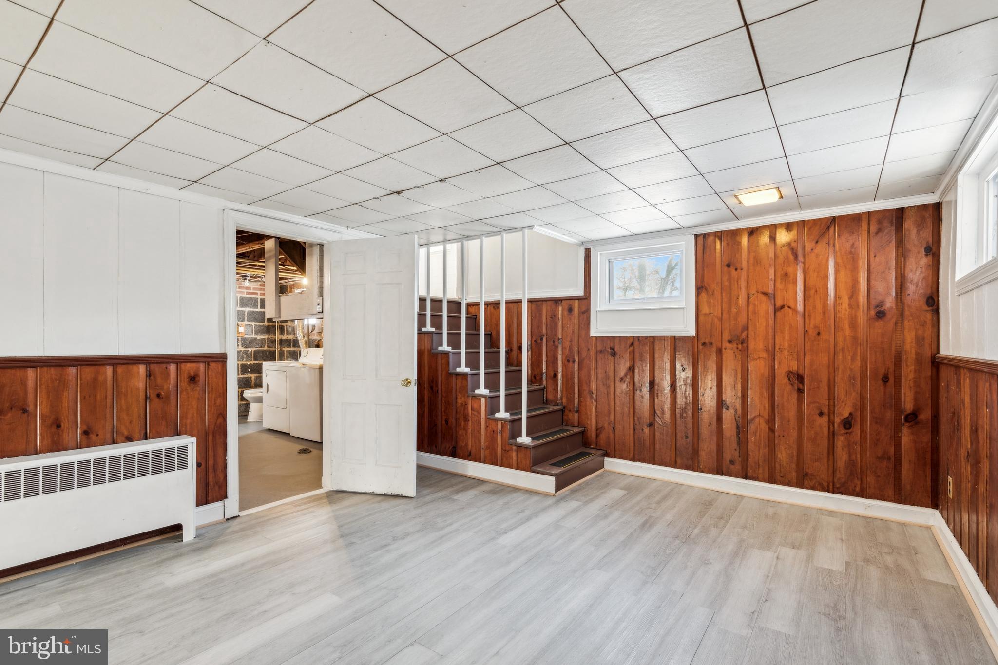 MONTGOMERY KNOLLS - Residential