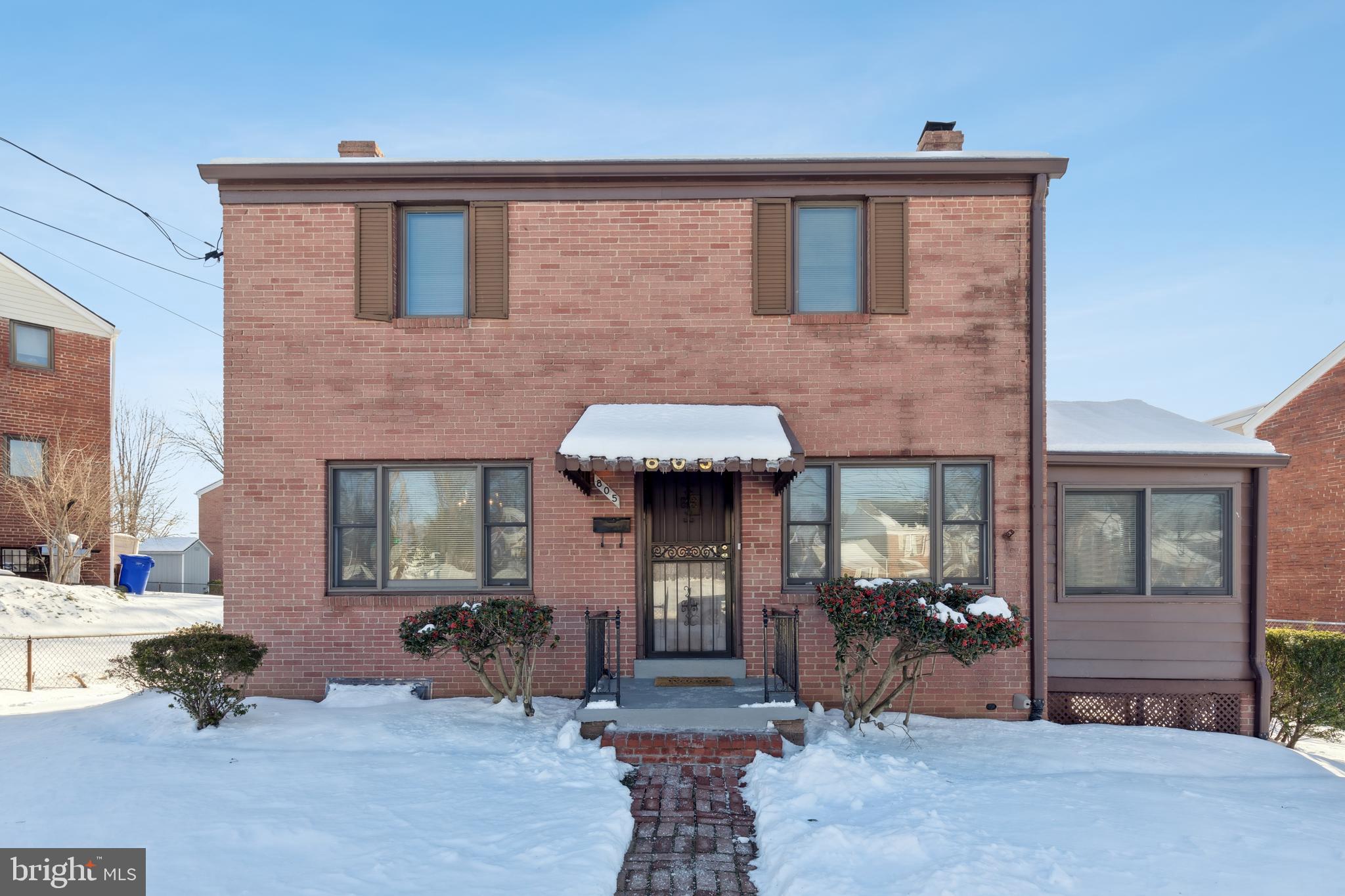 MONTGOMERY KNOLLS - Residential