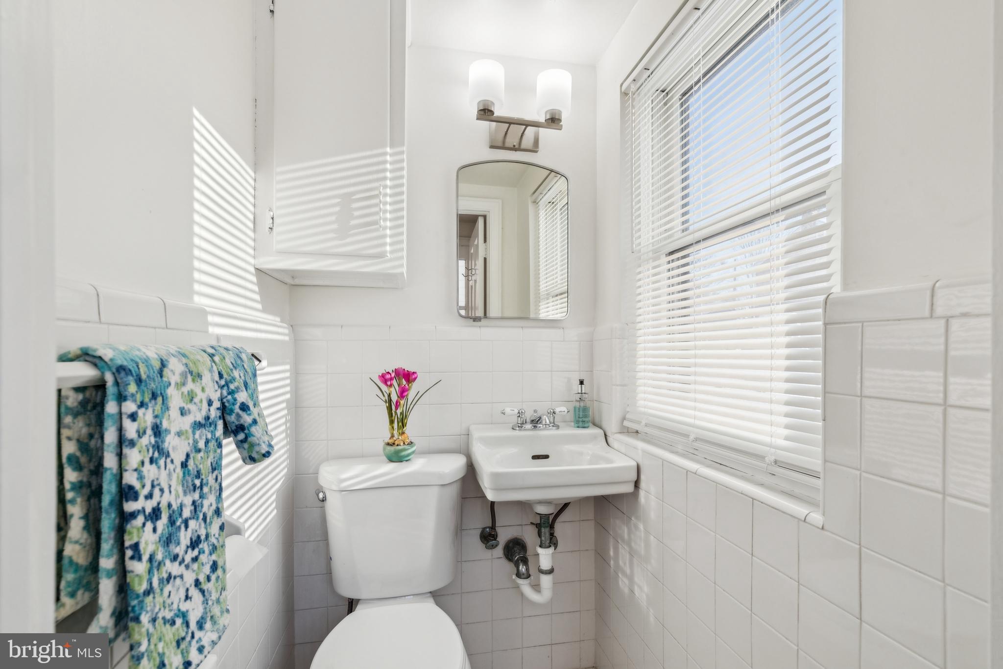 MONTGOMERY KNOLLS - Residential
