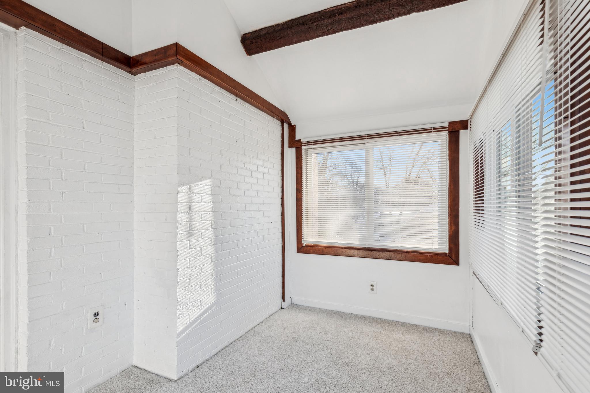 MONTGOMERY KNOLLS - Residential