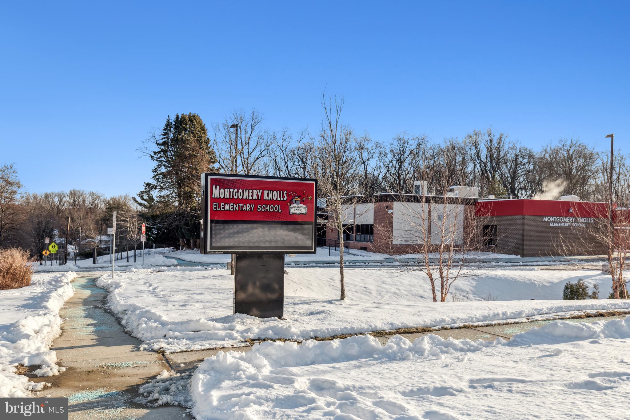 MONTGOMERY KNOLLS - Residential