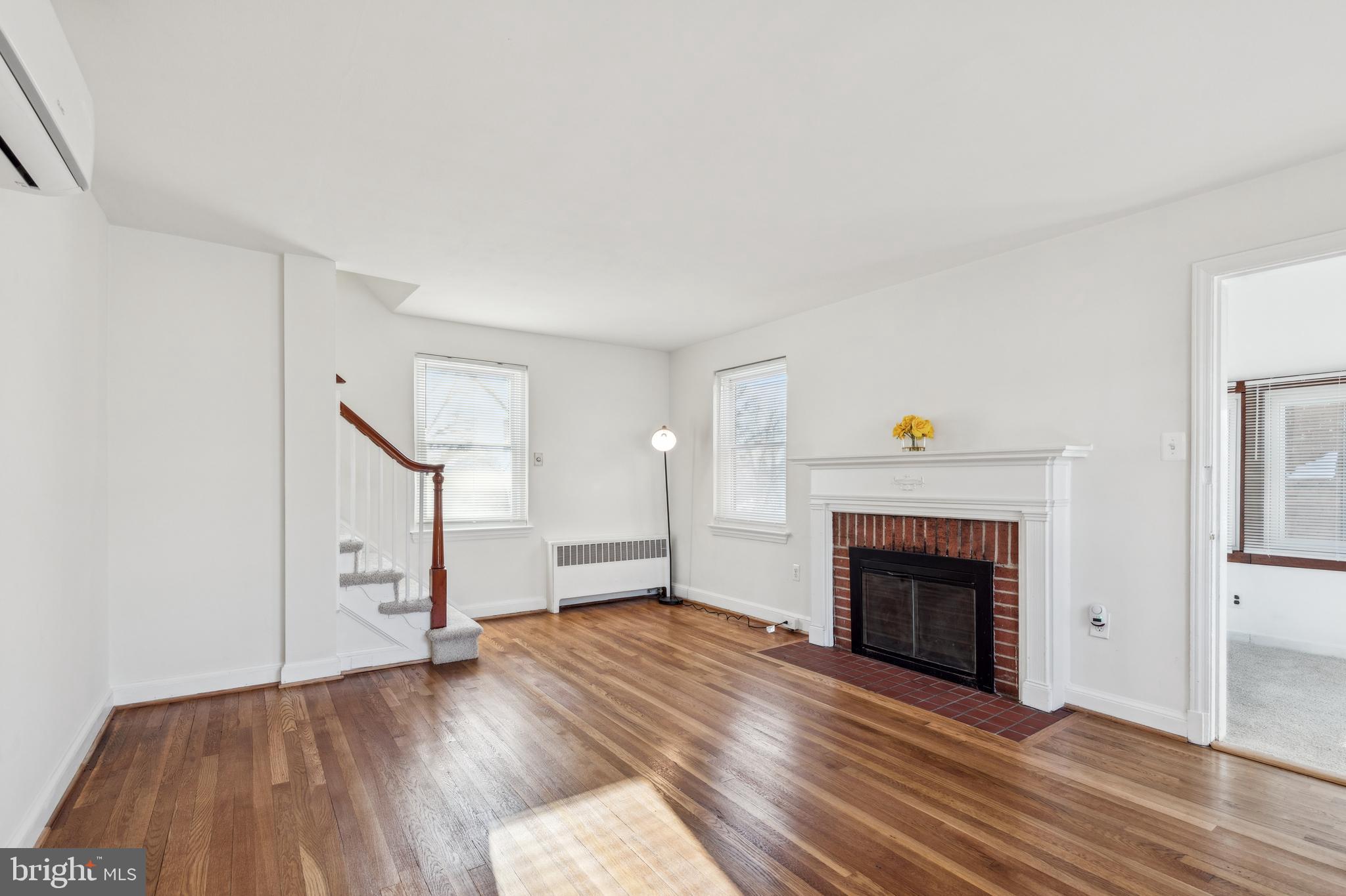 MONTGOMERY KNOLLS - Residential
