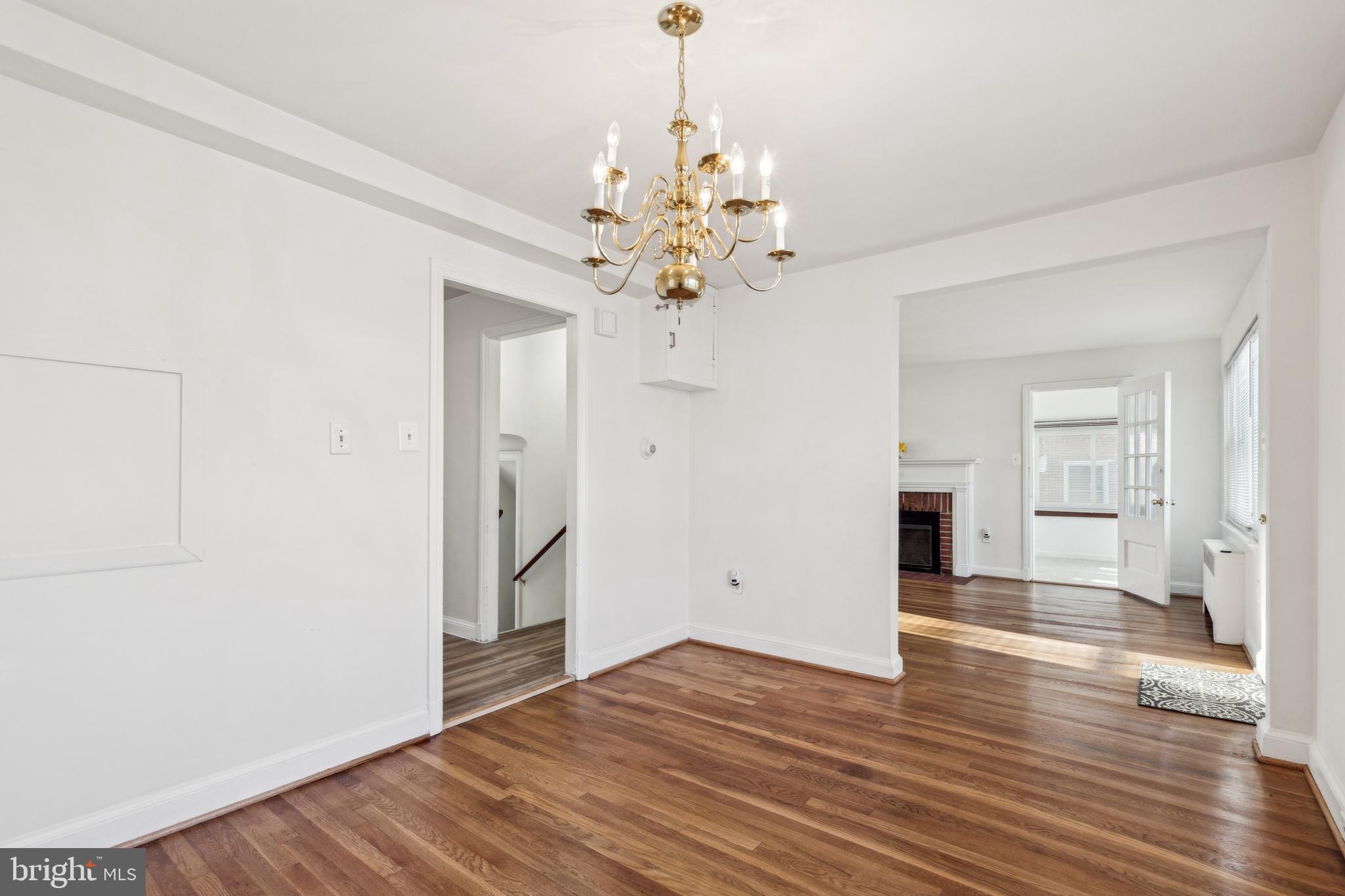 MONTGOMERY KNOLLS - Residential