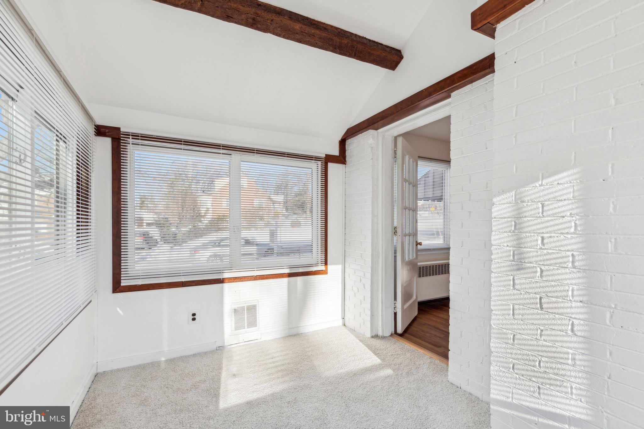 MONTGOMERY KNOLLS - Residential