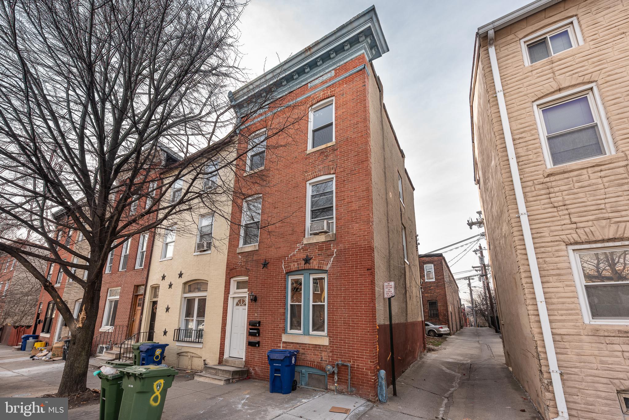 CHARMING 1 BEDROOM 1 BATH MAIN LEVEL APARTMENT IN A PRIME LOCATION!  Unit is the on the main level in a 3 unit rowhome and has a spacious living room, separate dining room, generously sized bedroom, a full bath, and shared laundry in the basement.  Centrally located close to Johns Hopkins Hospital, Patterson Park, Fells Point, and Harbor East.  Must have good credit to be considered.