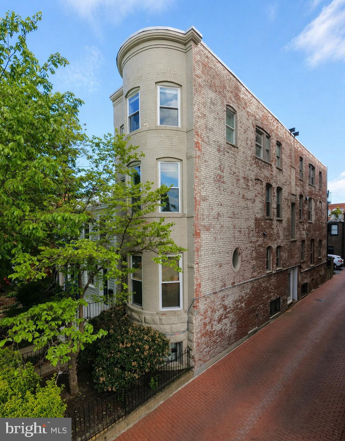 CAPITOL HILL - Residential Income
